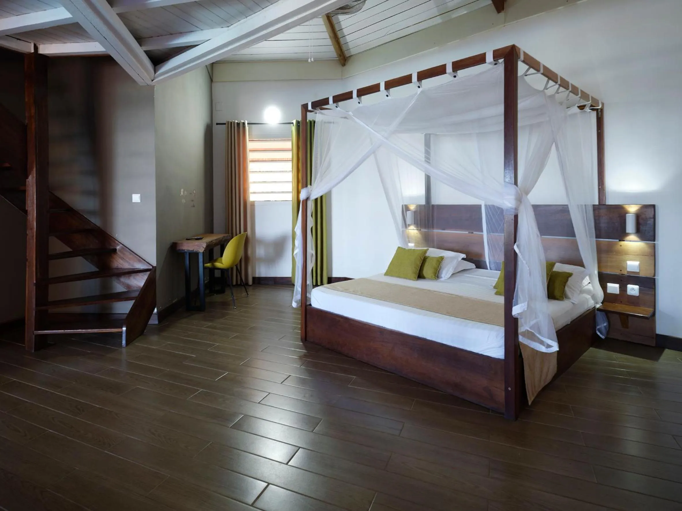 Photo of the whole room, Bed in Antsanitia Resort