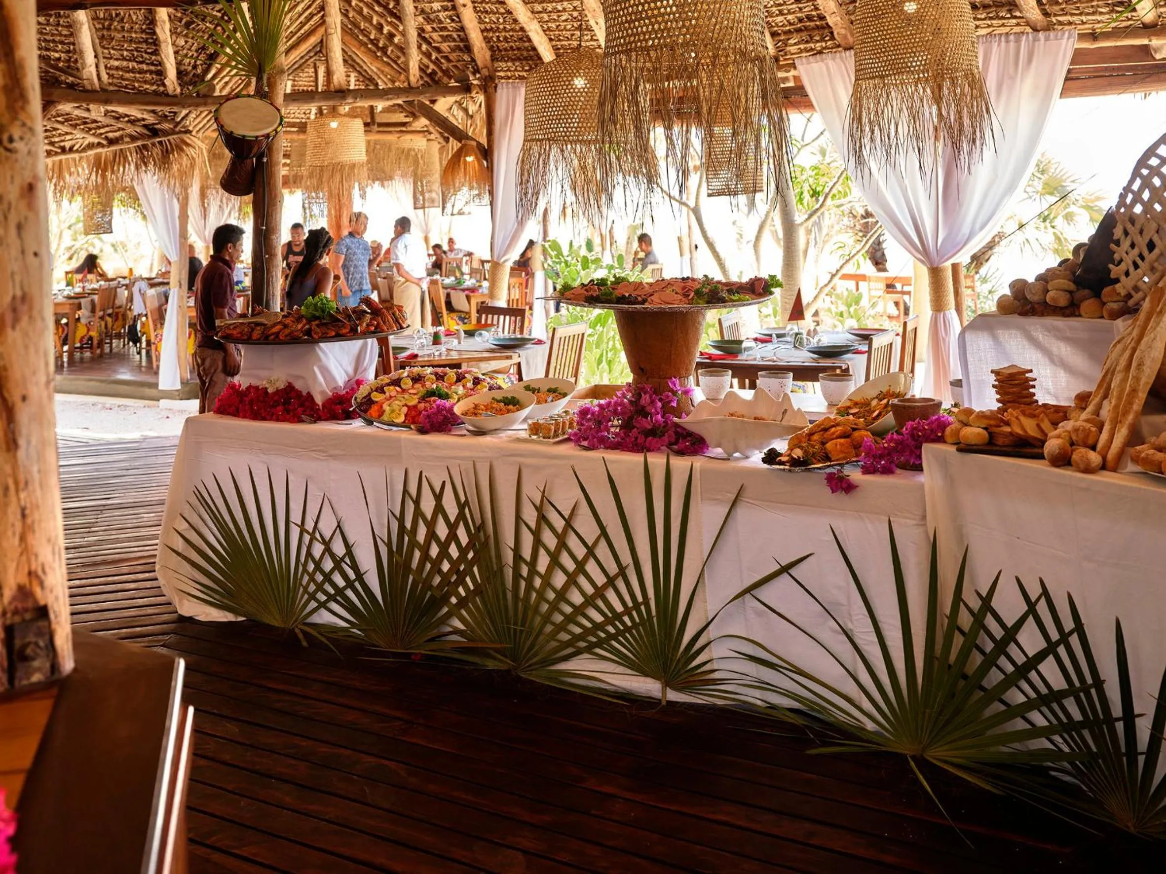 Restaurant/places to eat in Antsanitia Resort