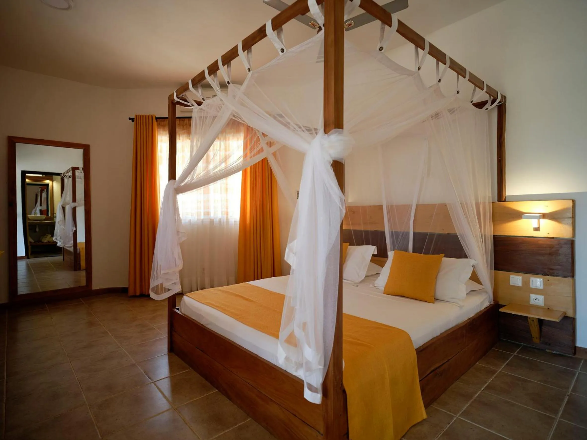 Photo of the whole room, Bed in Antsanitia Resort