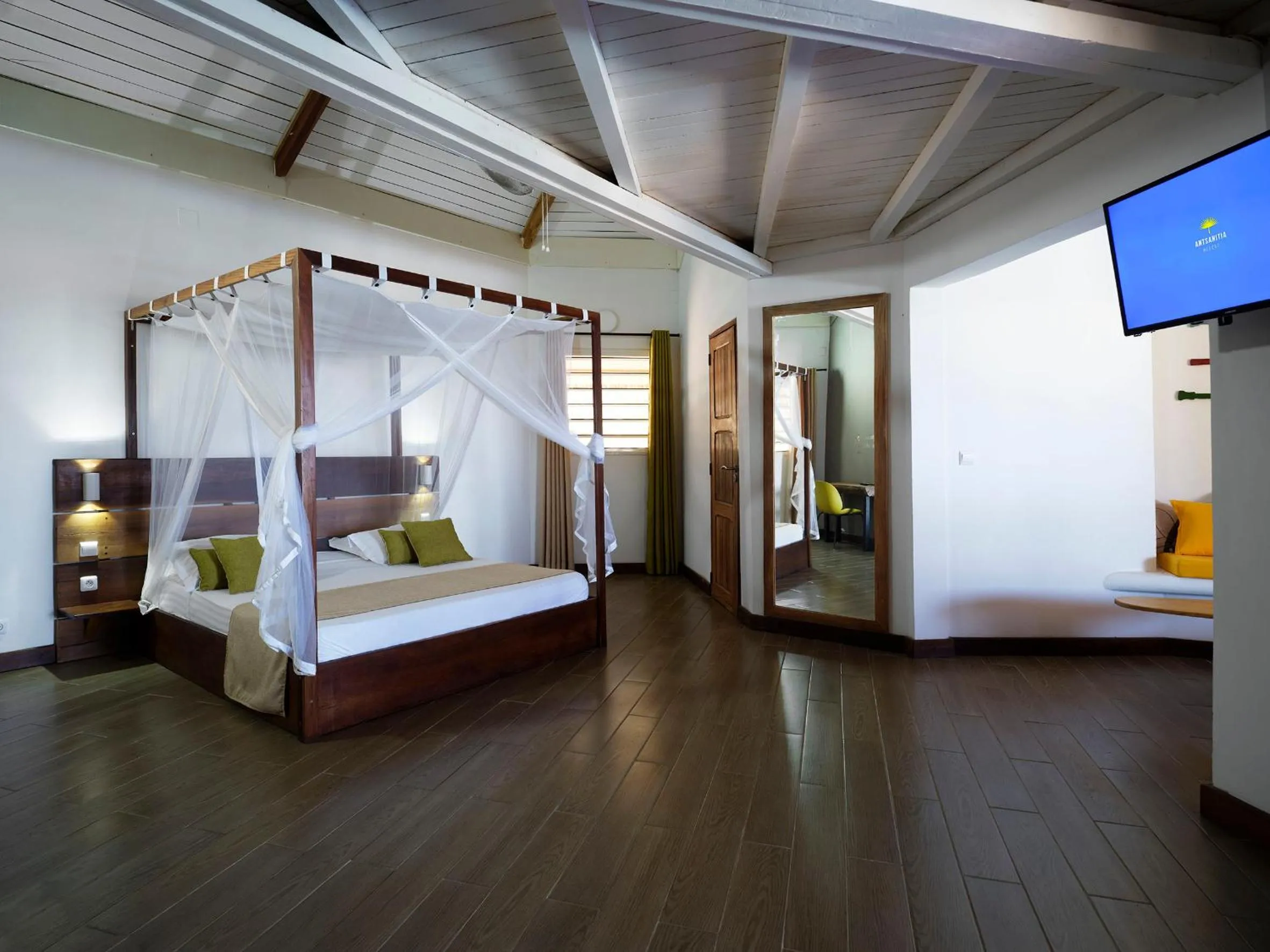 Photo of the whole room, Bed in Antsanitia Resort