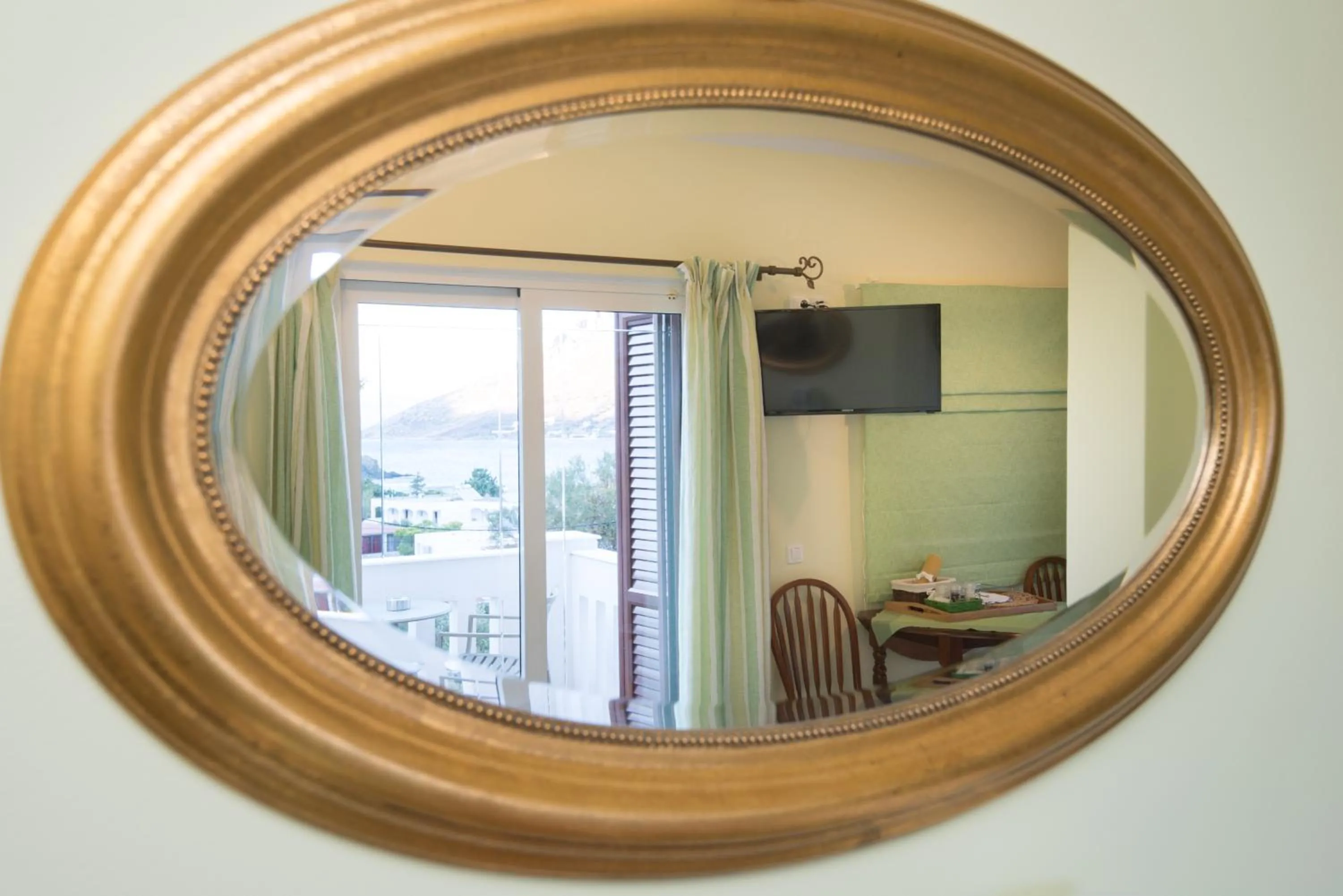 TV and multimedia in Myrties Boutique Apartments