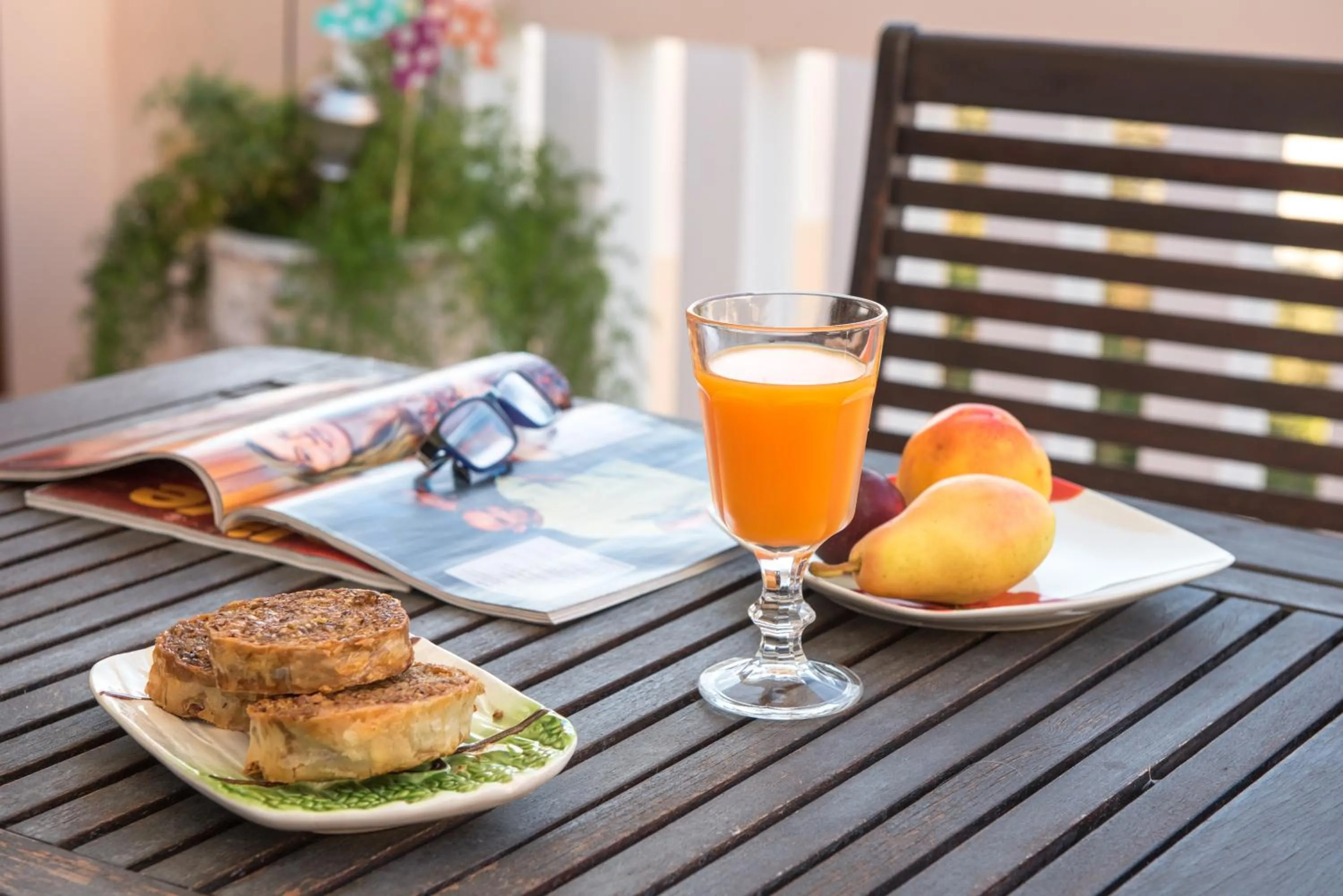 Food and drinks in Myrties Boutique Apartments