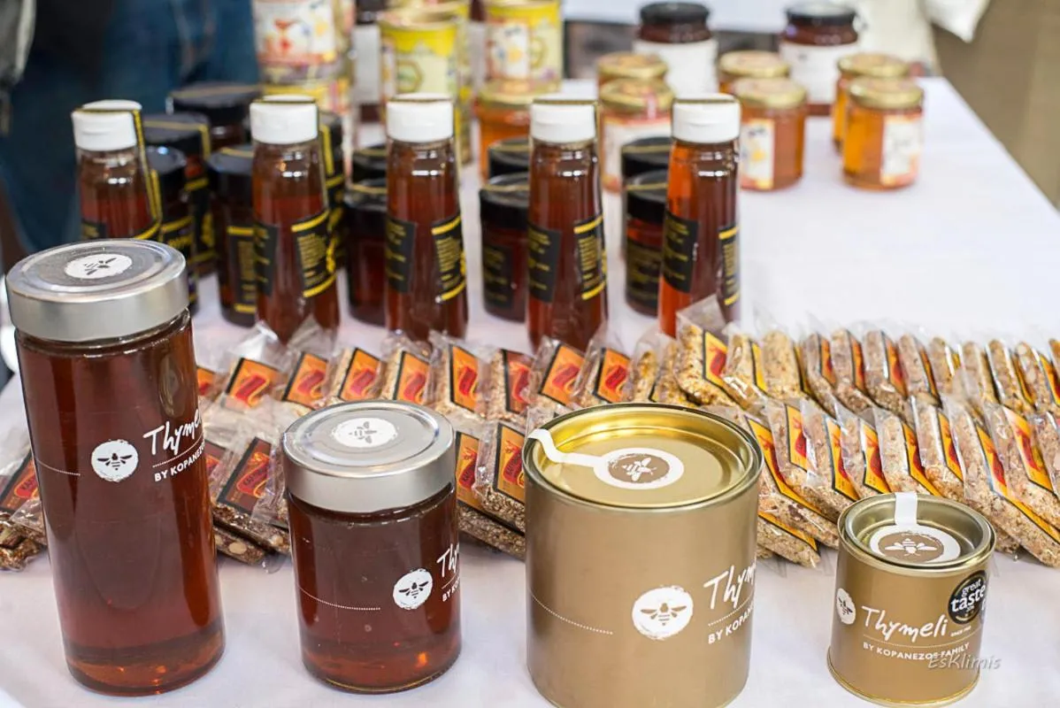 Food and drinks in Myrties Boutique Apartments