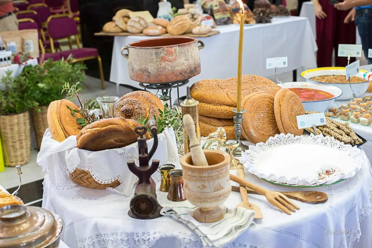 Food and drinks in Myrties Boutique Apartments