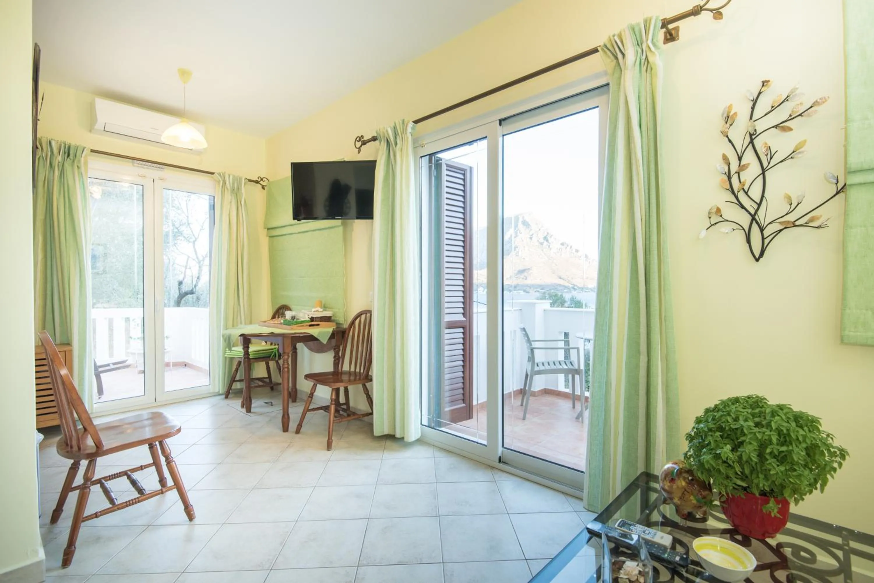 TV and multimedia in Myrties Boutique Apartments