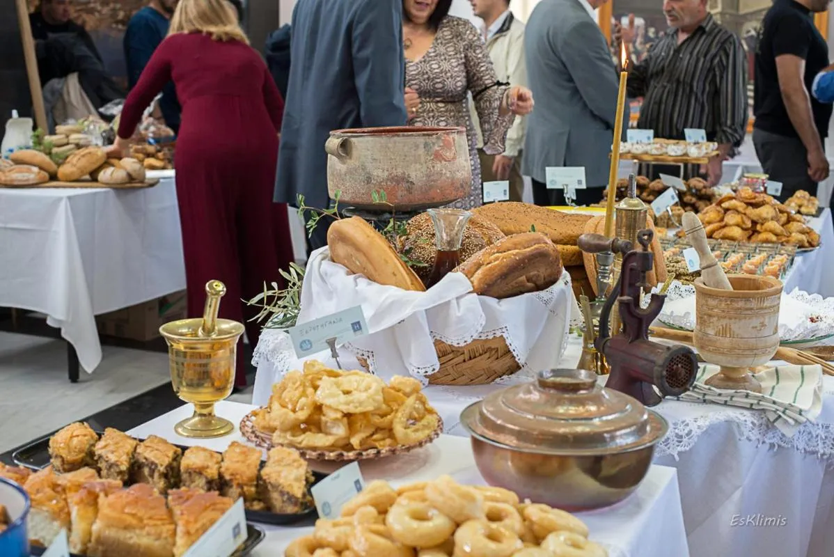 Food and drinks in Myrties Boutique Apartments