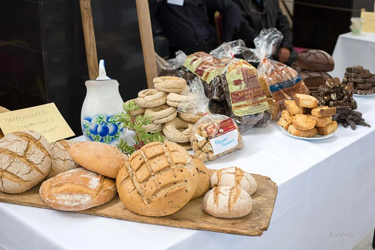 Food and drinks in Myrties Boutique Apartments
