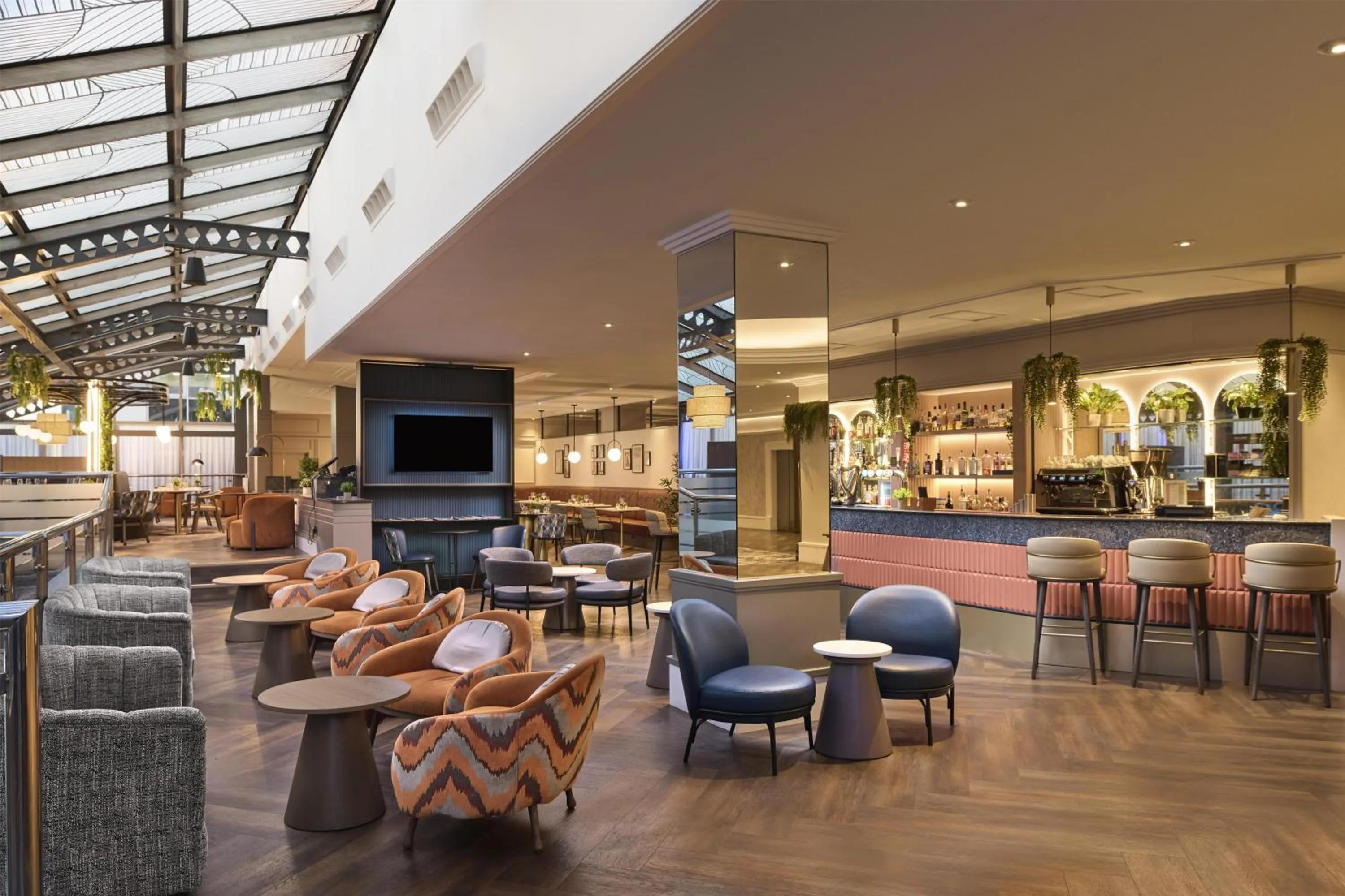 Lounge or bar in Hilton Leeds City