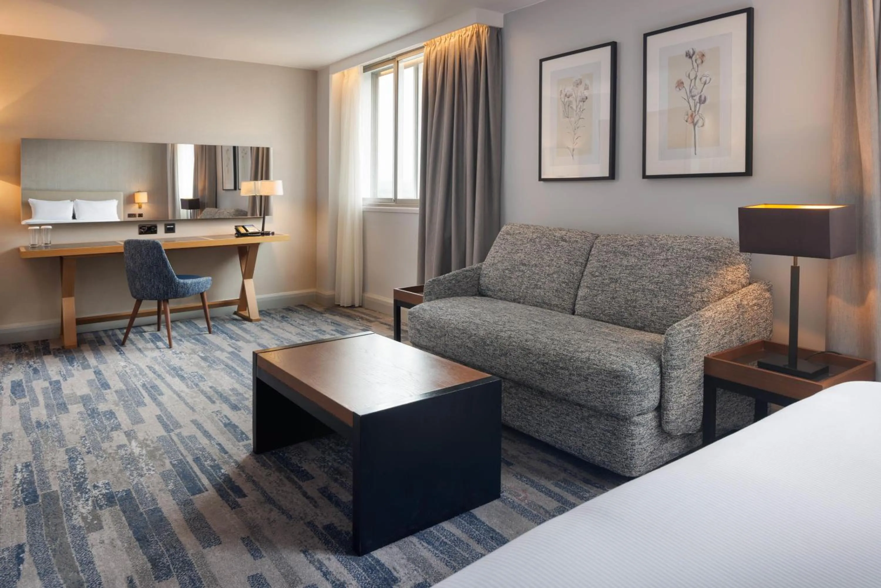 Living room, Bed in Hilton Leeds City