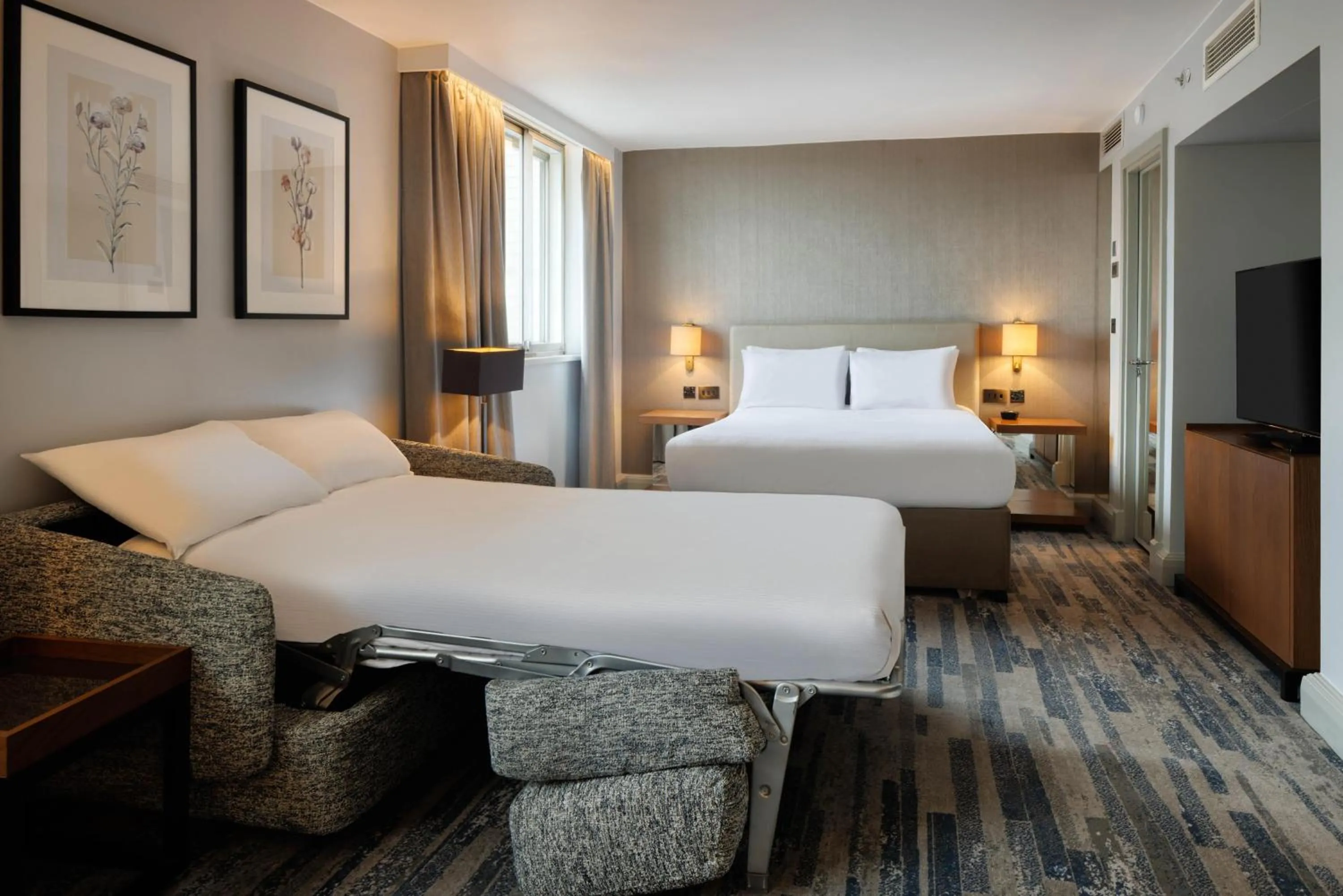 Living room, Bed in Hilton Leeds City