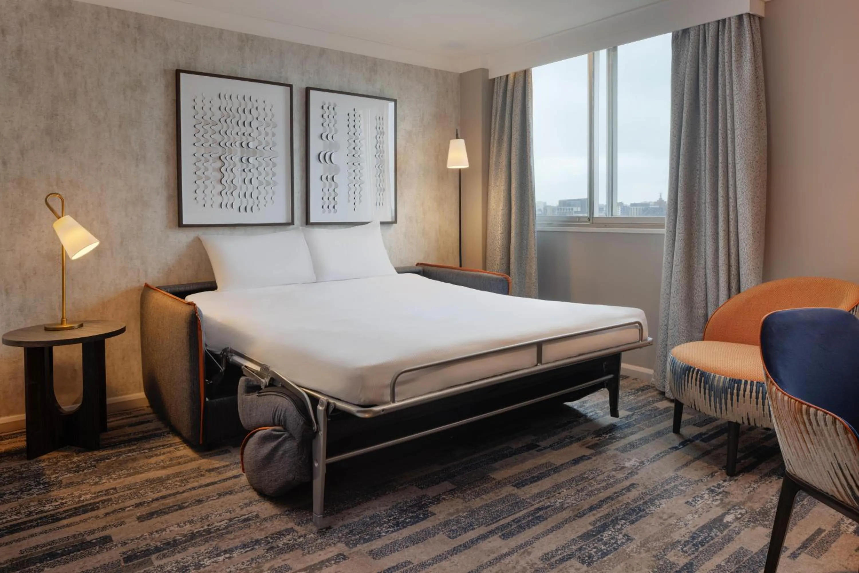 Living room, Bed in Hilton Leeds City