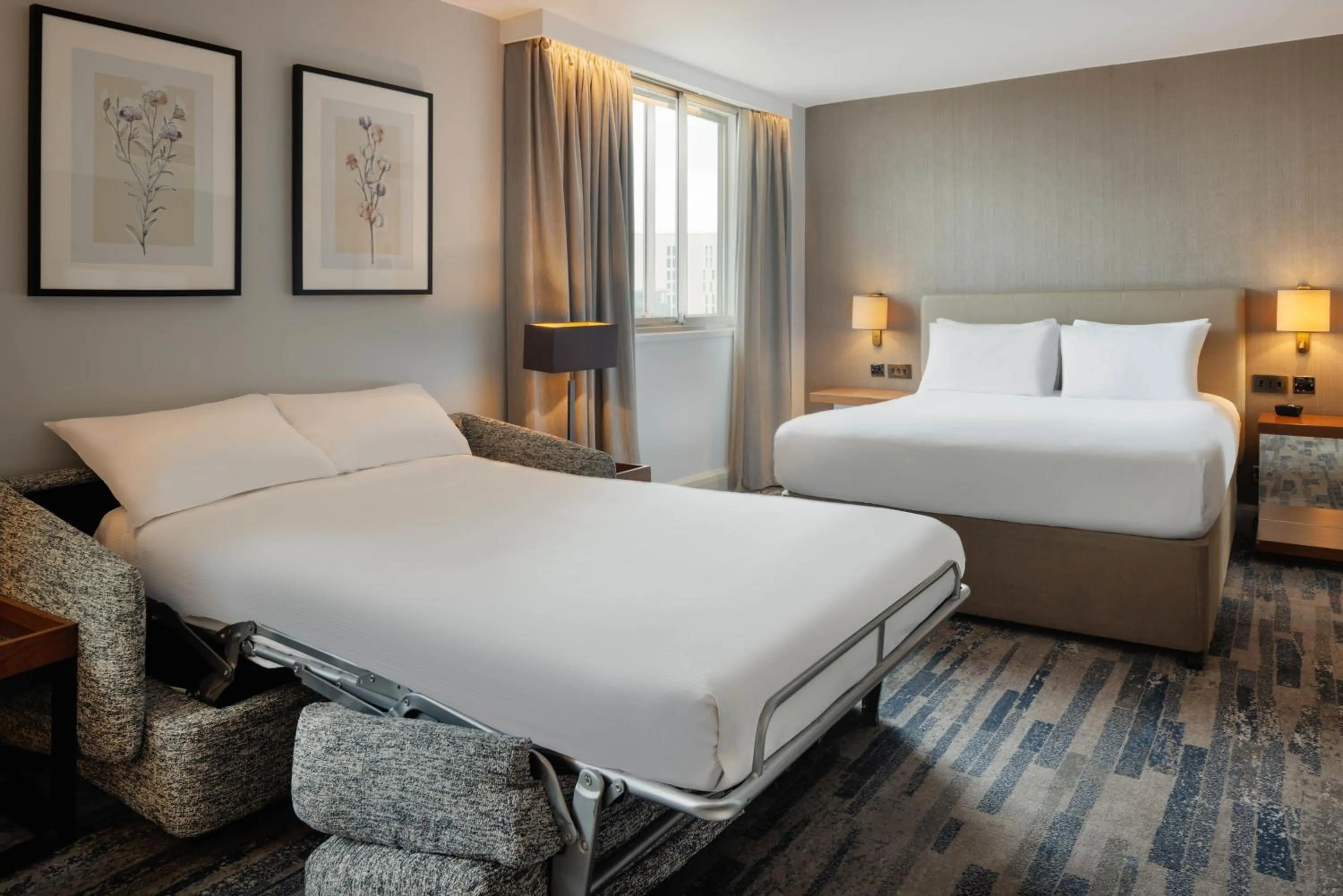 Living room, Bed in Hilton Leeds City