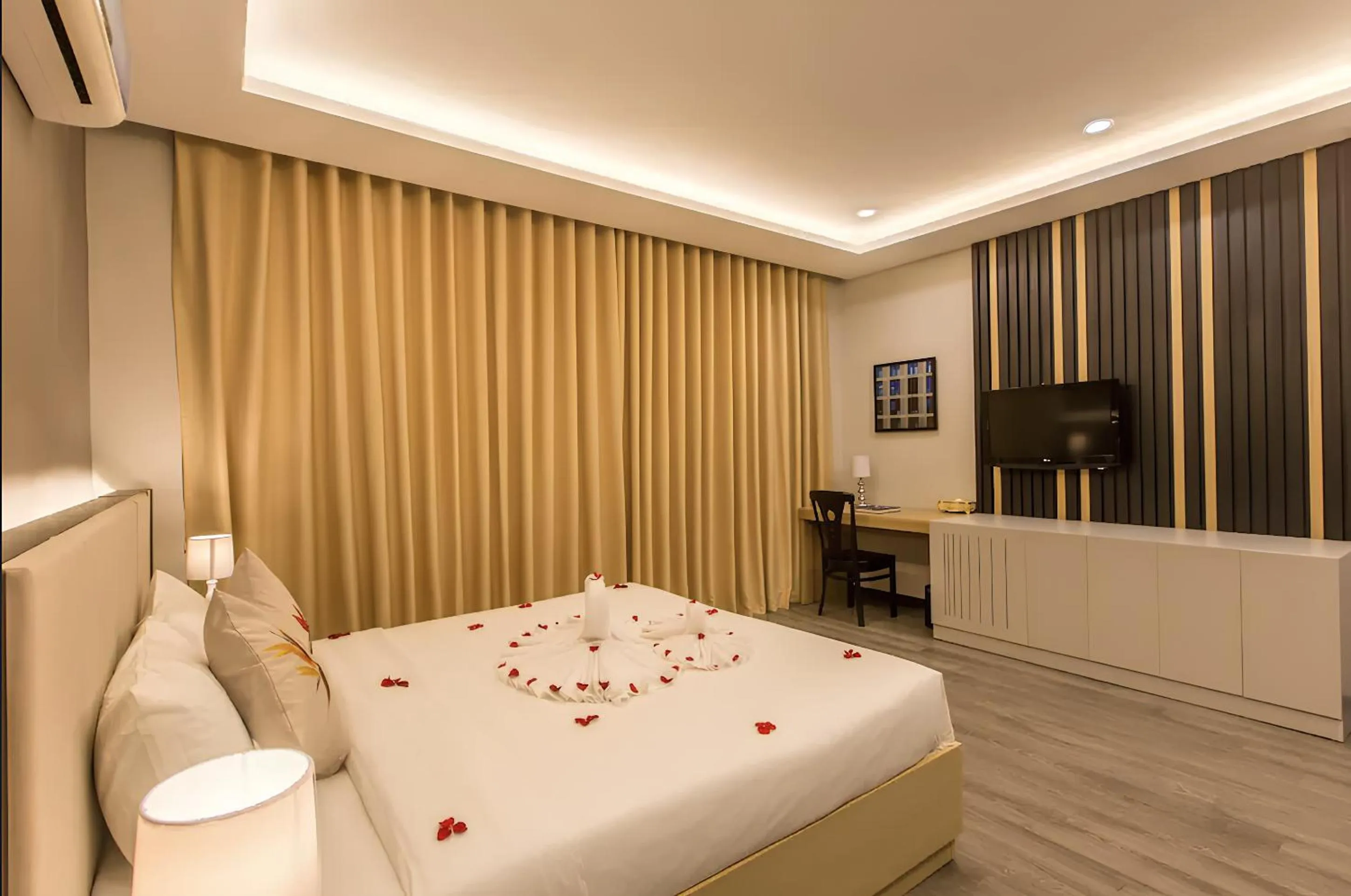 Bed in Binh Duong Resident Hotel