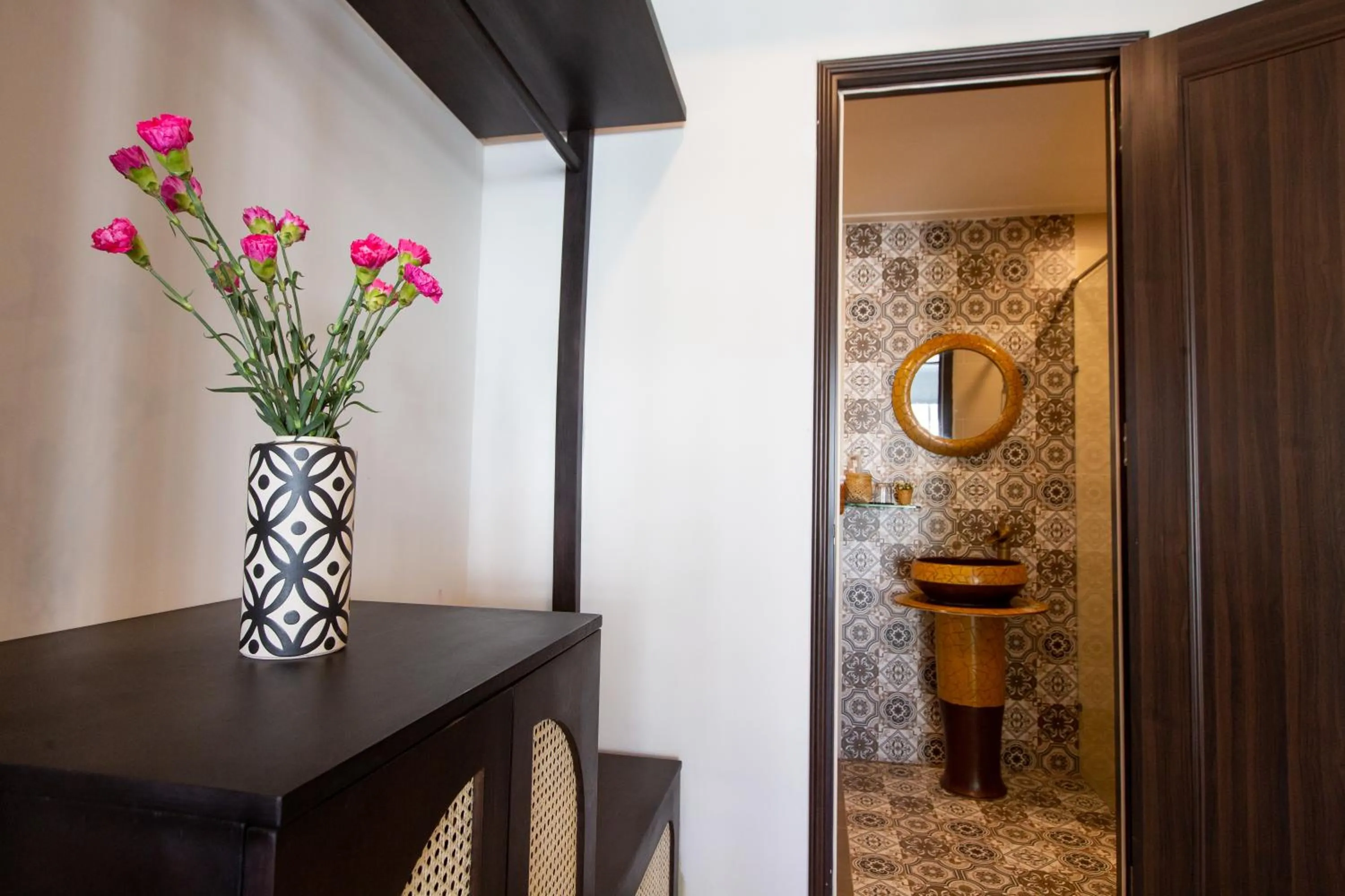 Shower in Binh Duong Resident Hotel