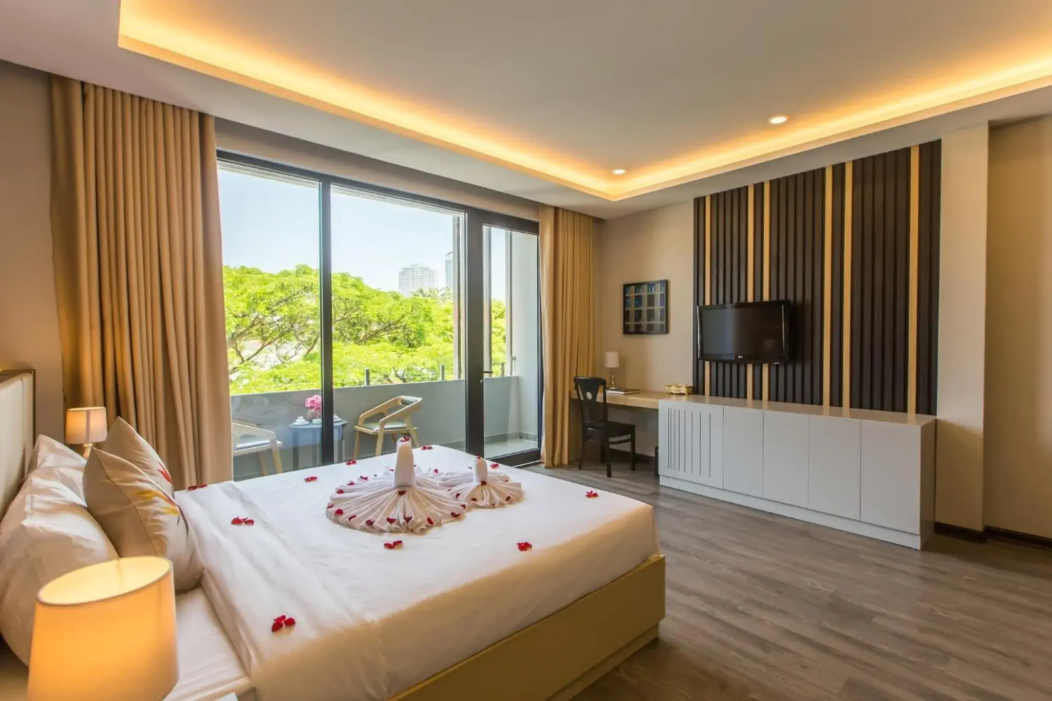 Double Room with Balcony in Binh Duong Resident Hotel Double Room with Balcony in Binh Duong Resident Hotel