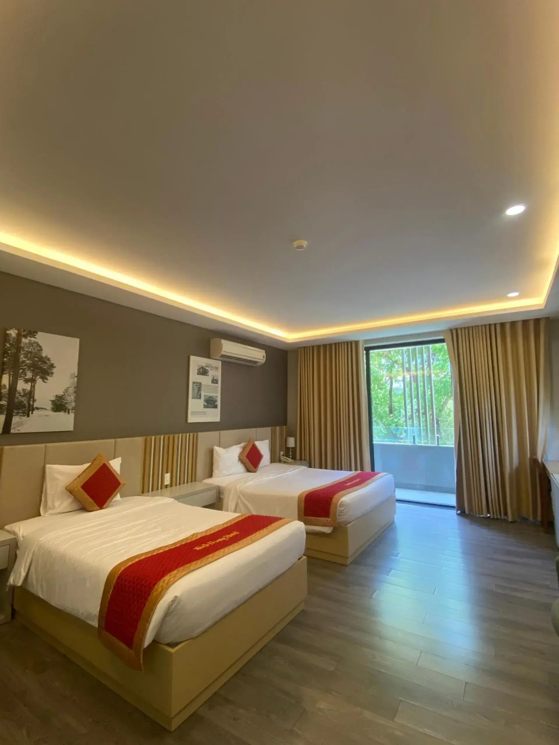 Triple Room with City View in Binh Duong Resident Hotel Triple Room with City View in Binh Duong Resident Hotel