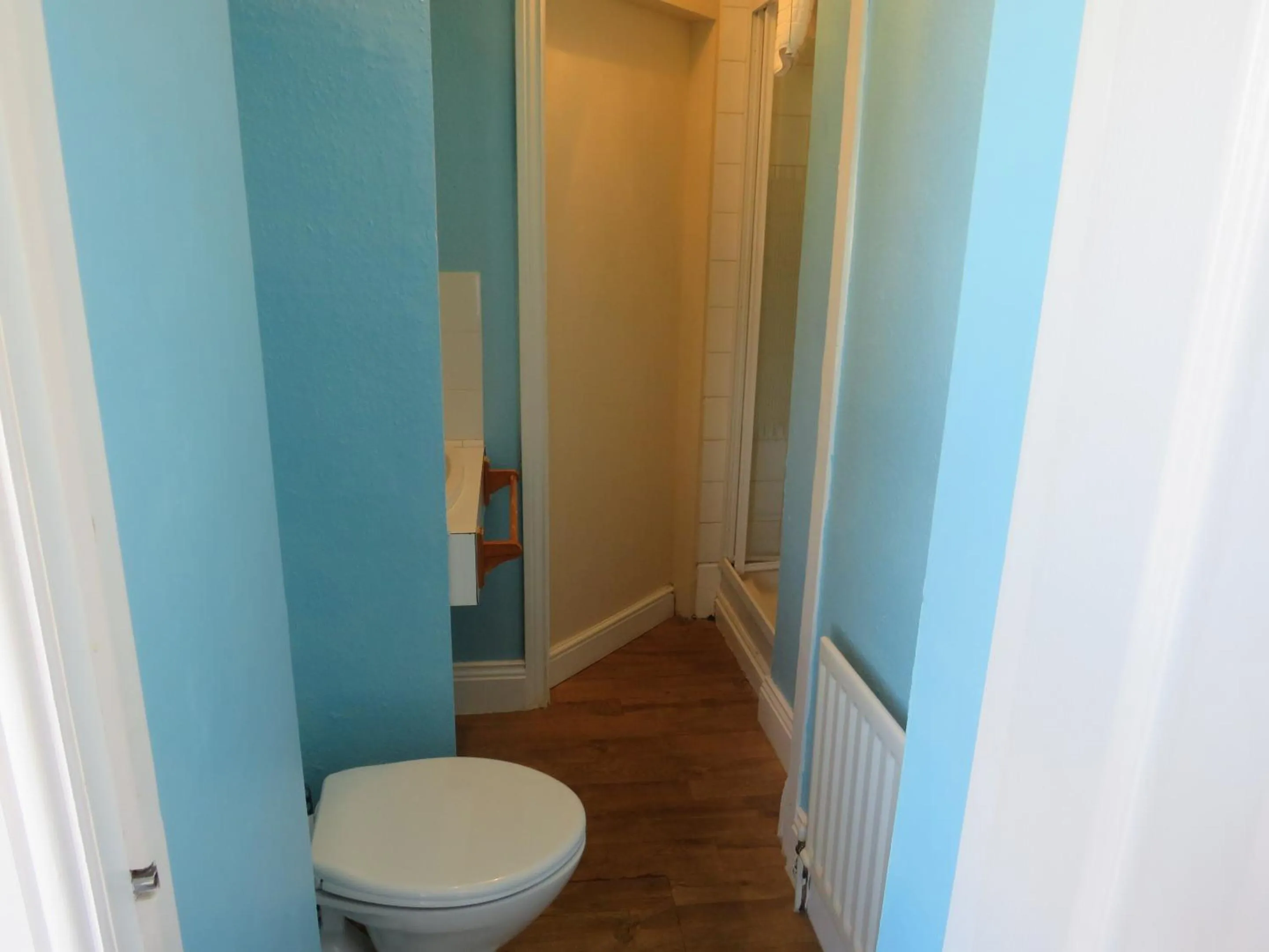 Bathroom in The Queens Arms Hotel Acomb