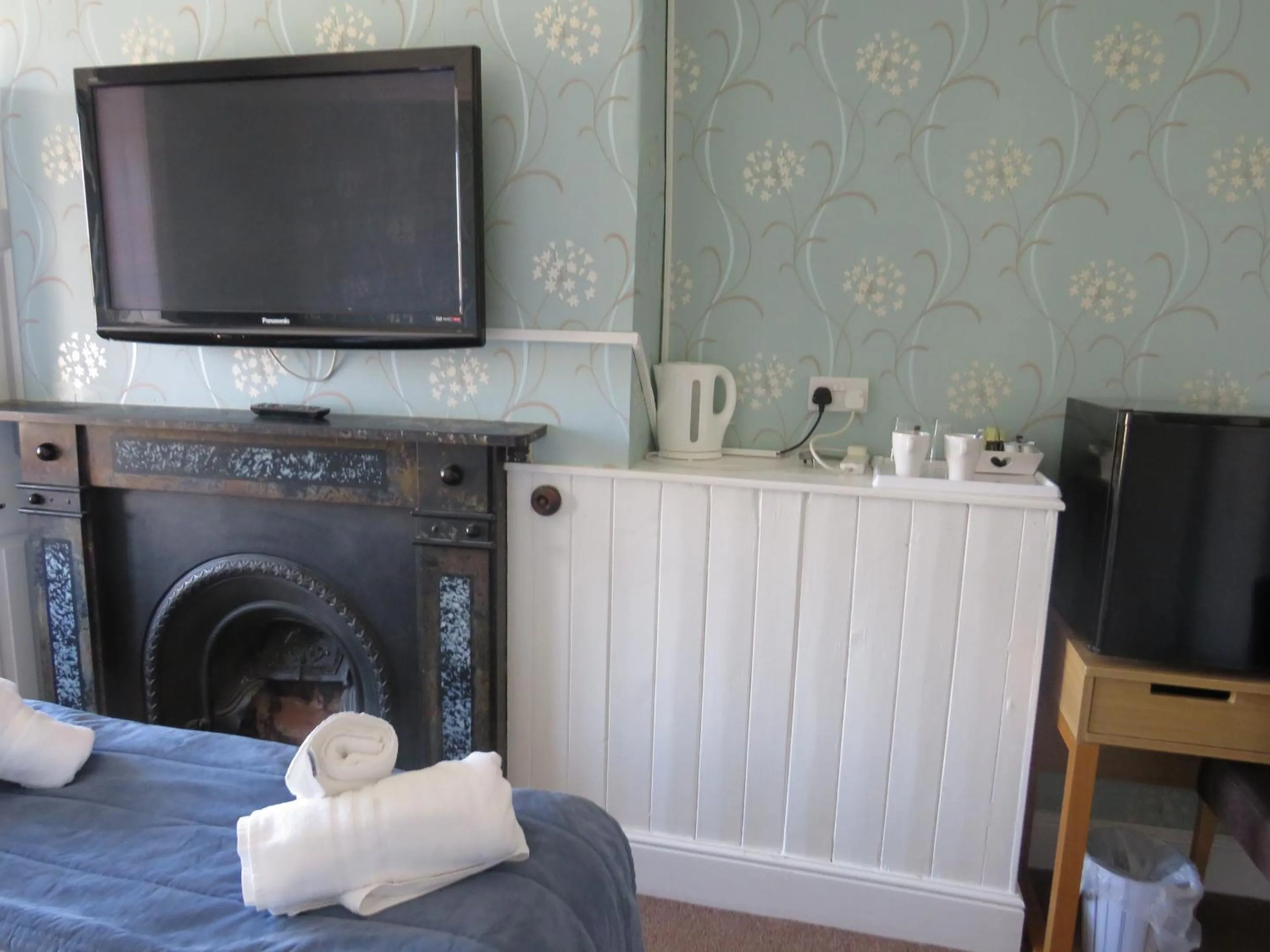 Bedroom in The Queens Arms Hotel Acomb