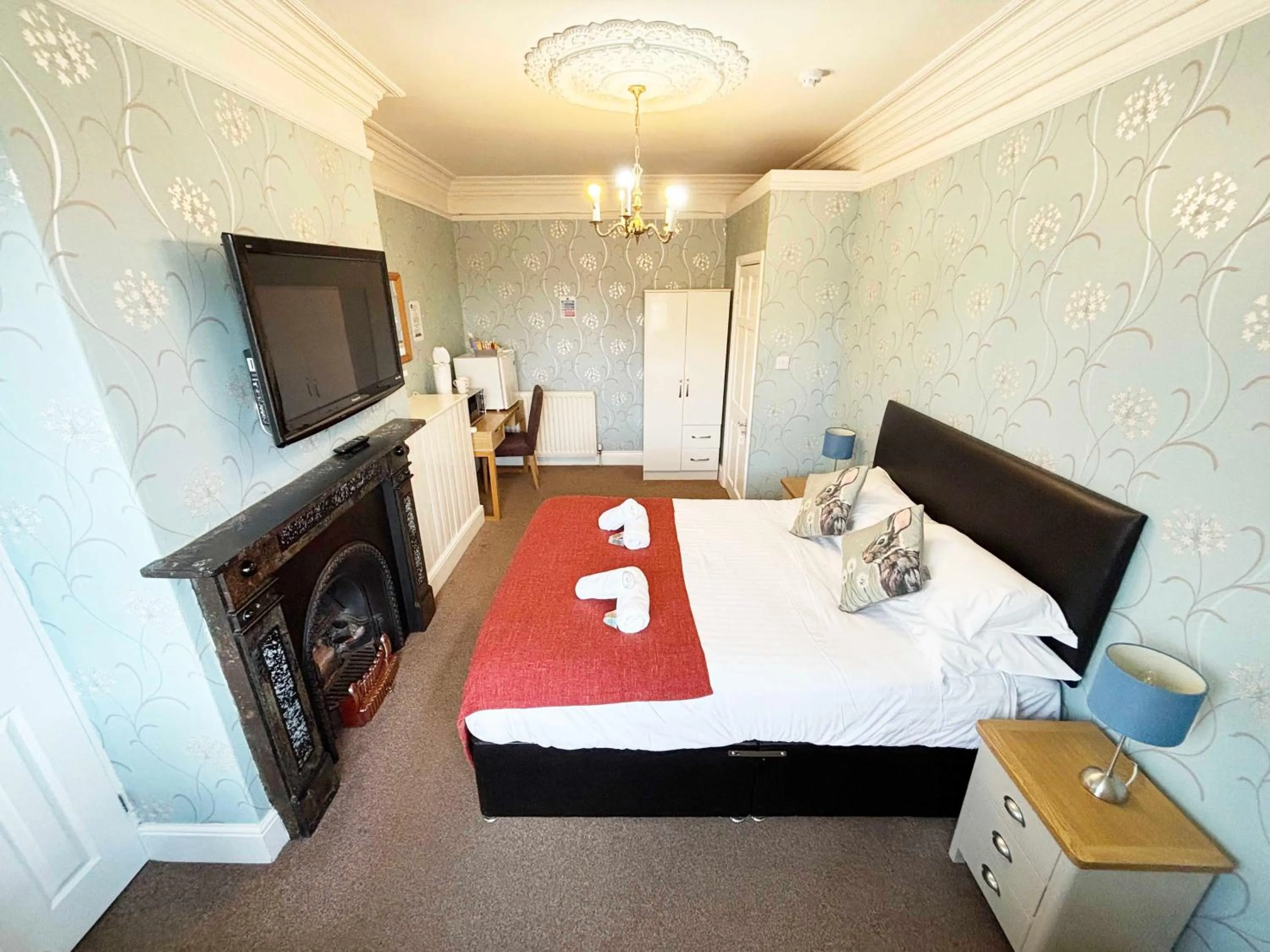 Bed in The Queens Arms Hotel Acomb