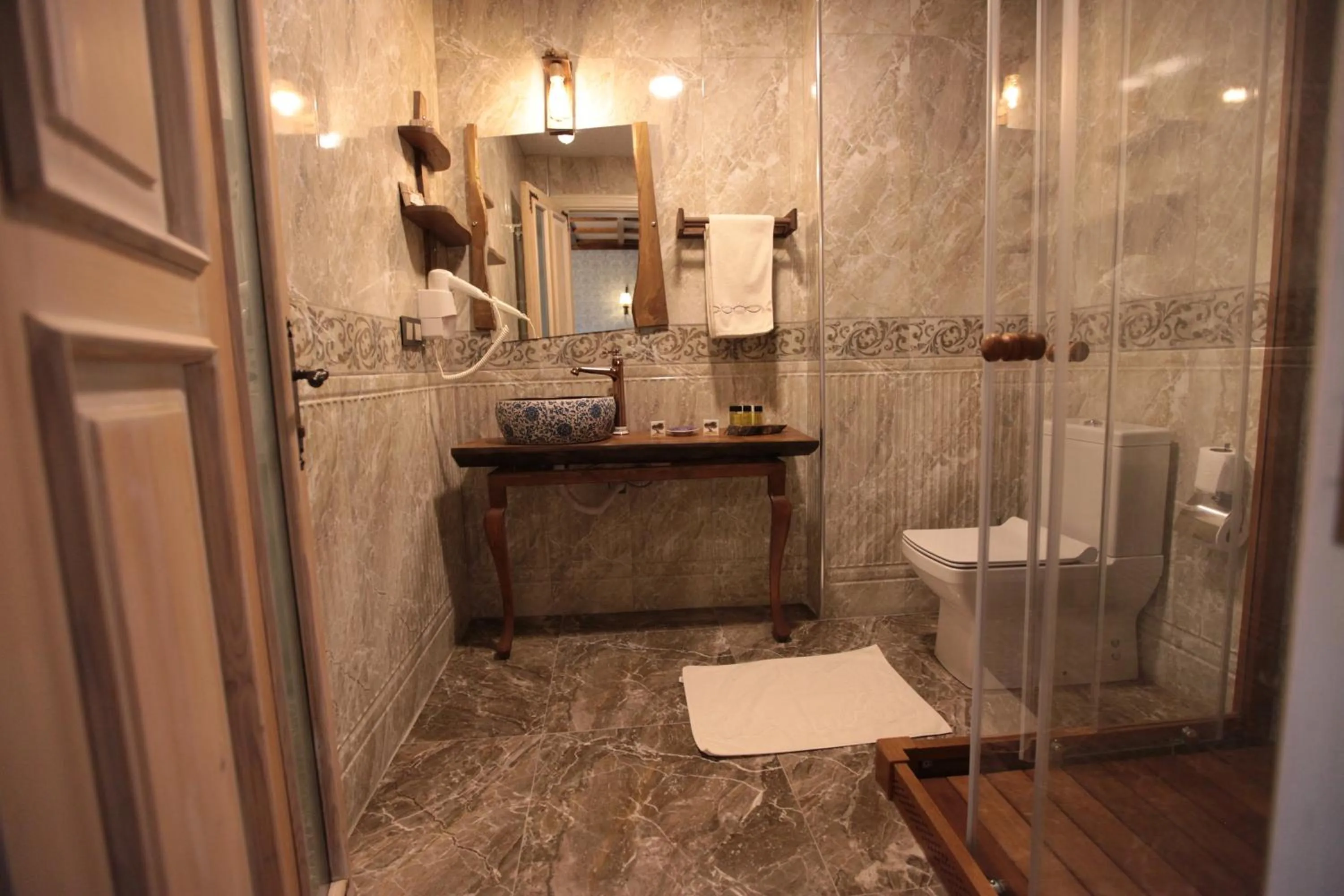 Shower in Celsus Boutique Hotel