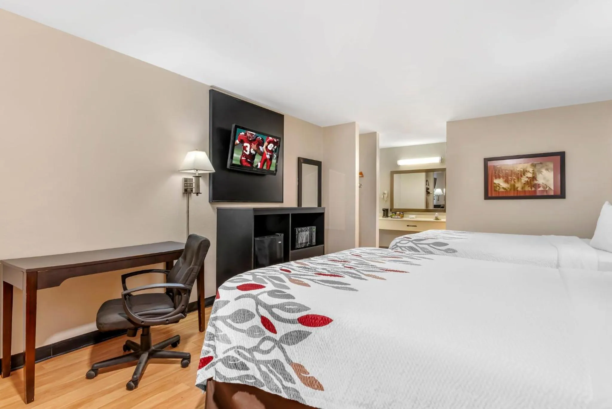 Bedroom, Bed in Red Roof Inn Atlanta - Kennesaw State University