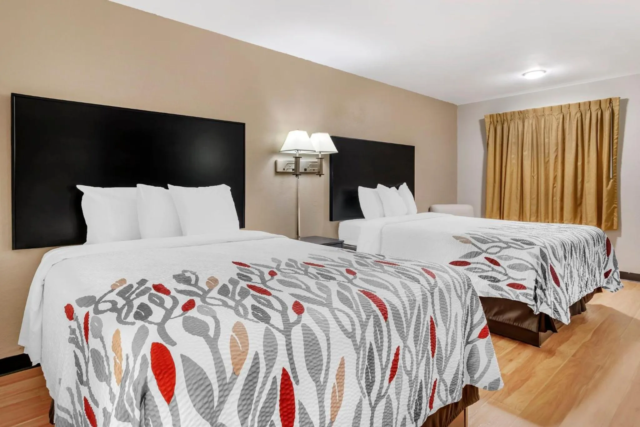 Bedroom, Bed in Red Roof Inn Atlanta - Kennesaw State University