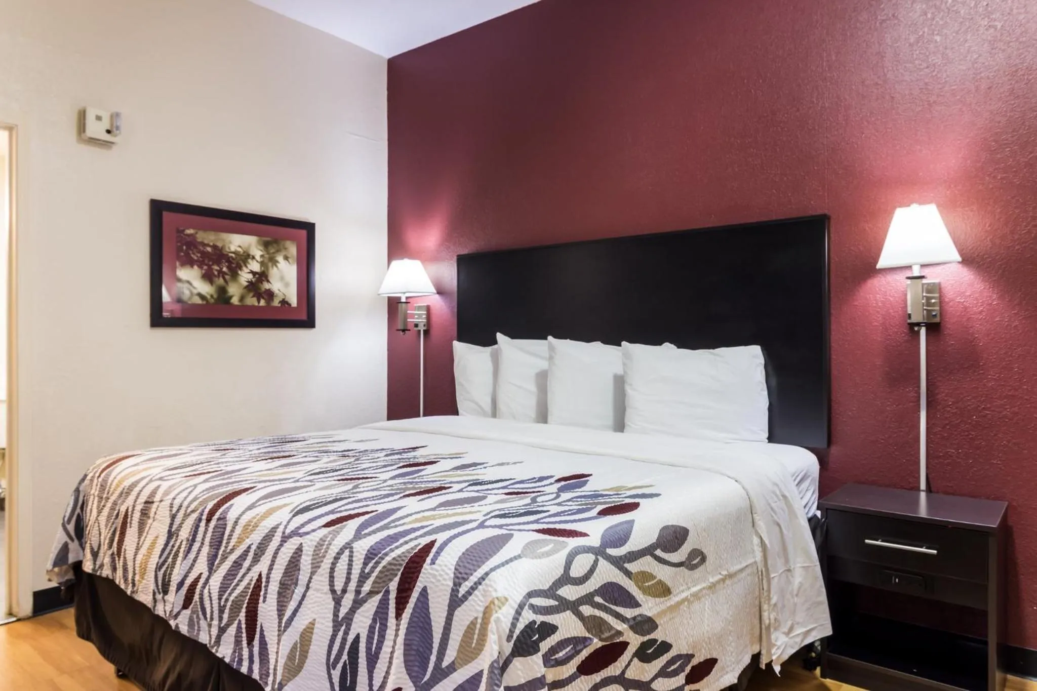 Bedroom, Bed in Red Roof Inn Atlanta - Kennesaw State University