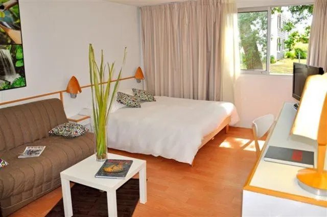 Photo of the whole room, Bed in Lorient Résidence