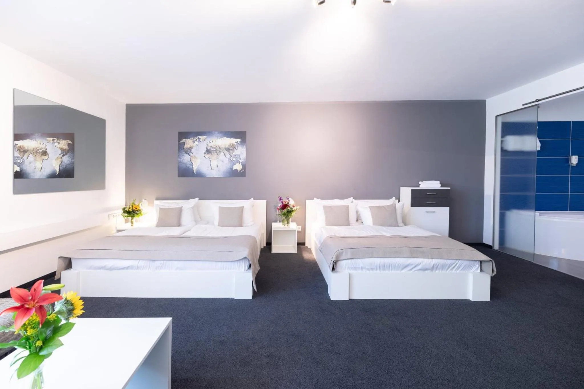 Facade/entrance, Bed in Hotel Aviva