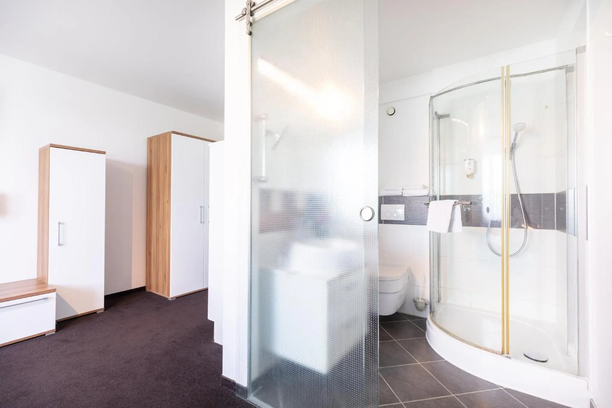 Bathroom, Bed in Hotel Aviva