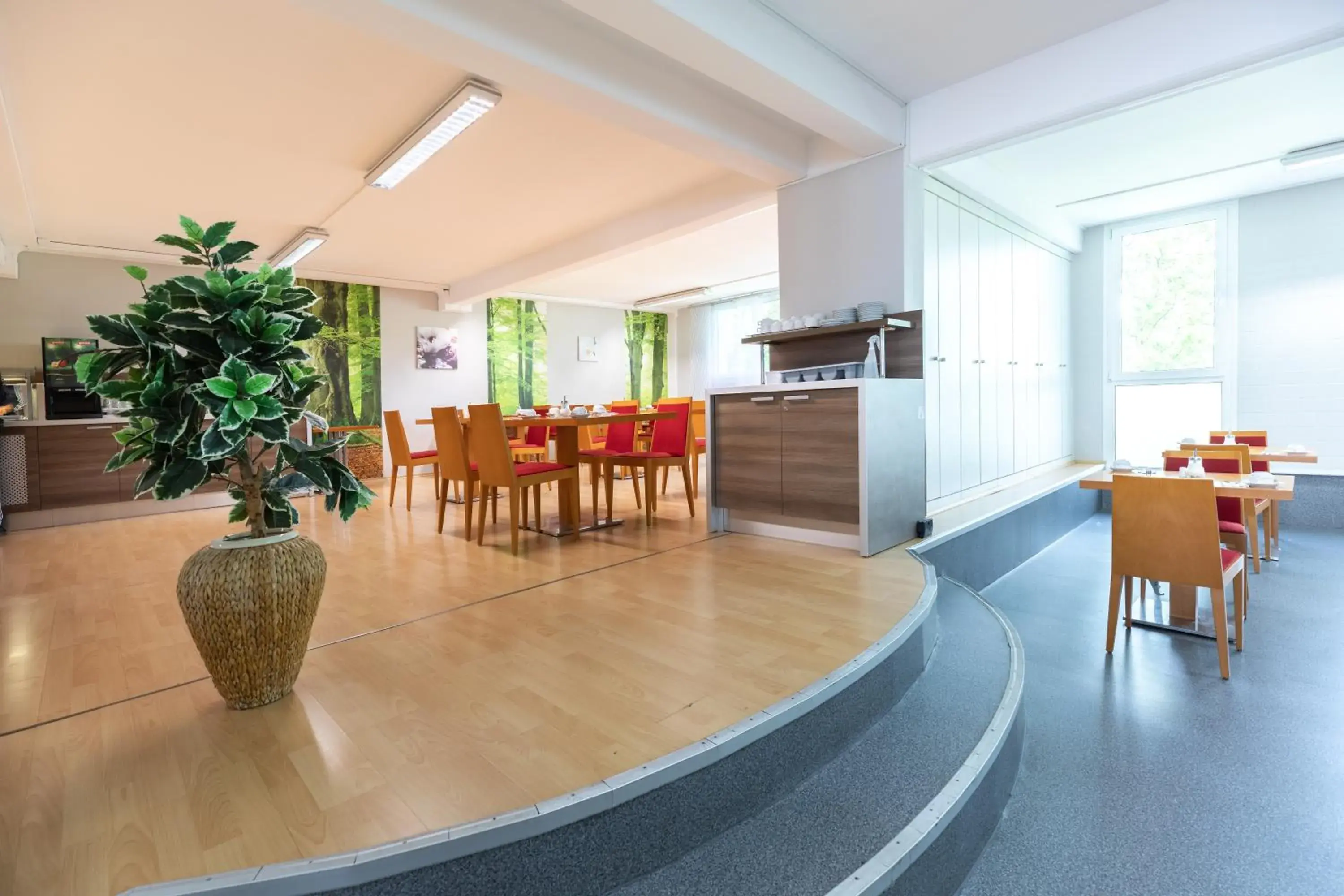 Restaurant/places to eat in Hotel Aviva Restaurant/places to eat in Hotel Aviva