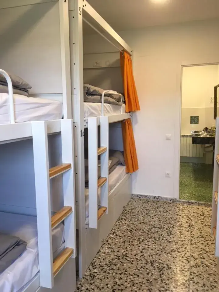 Bed in 10-Bed Mixed Dormitory Room in El Albergue de Sigüenza Bed in 10-Bed Mixed Dormitory Room in El Albergue de Sigüenza