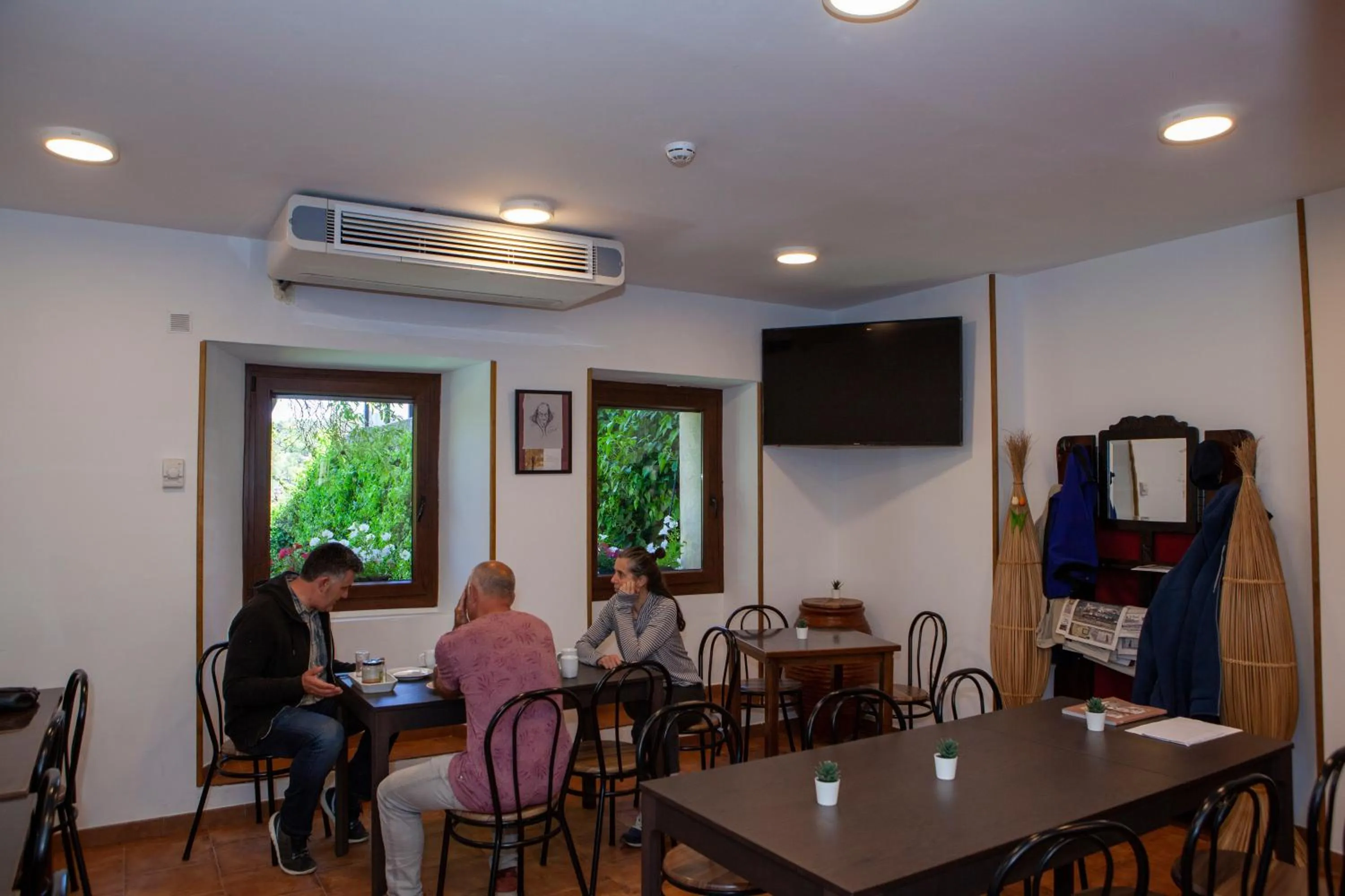 People in El Albergue de Sigüenza
