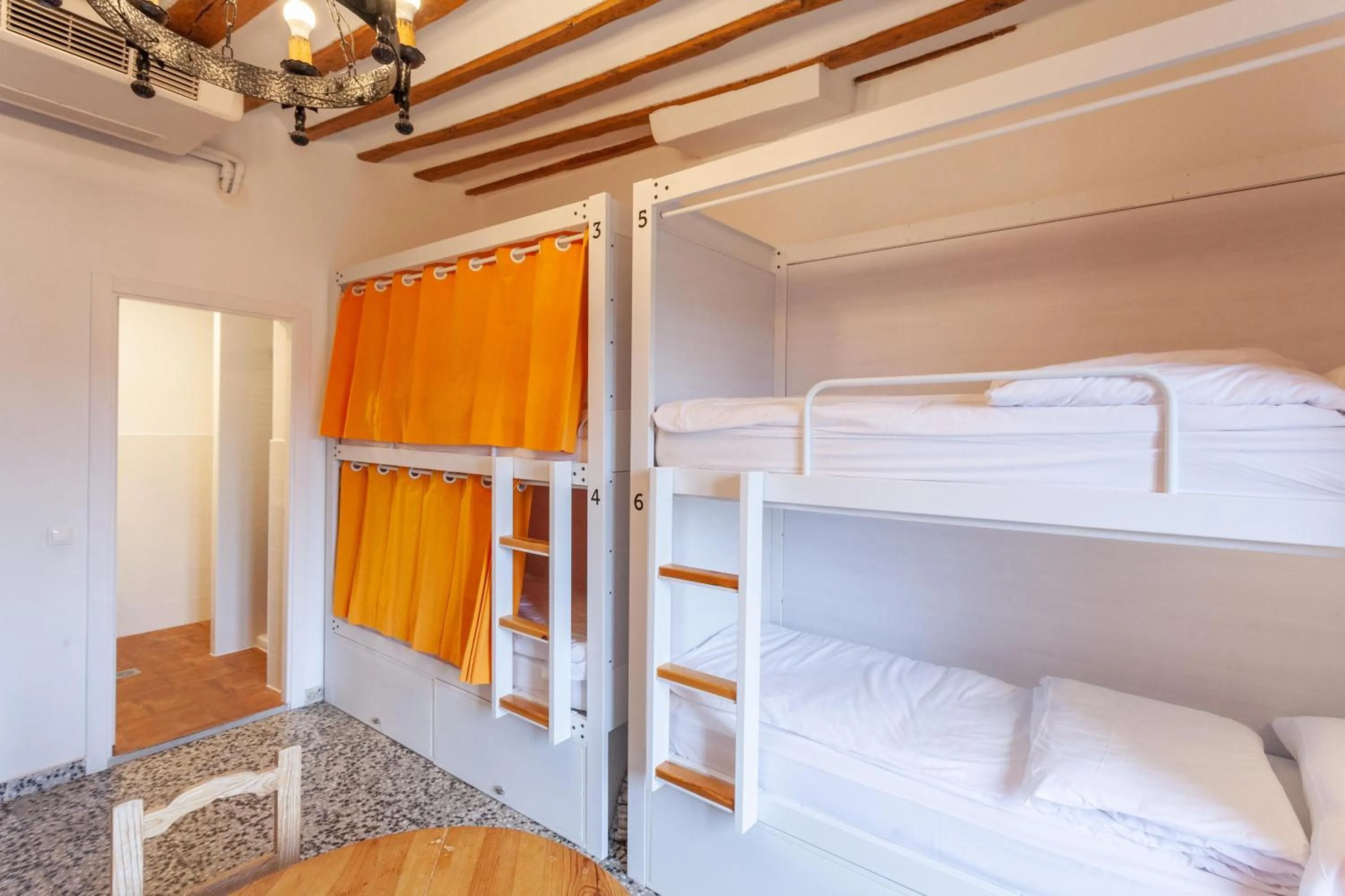 Photo of the whole room, Bed in El Albergue de Sigüenza