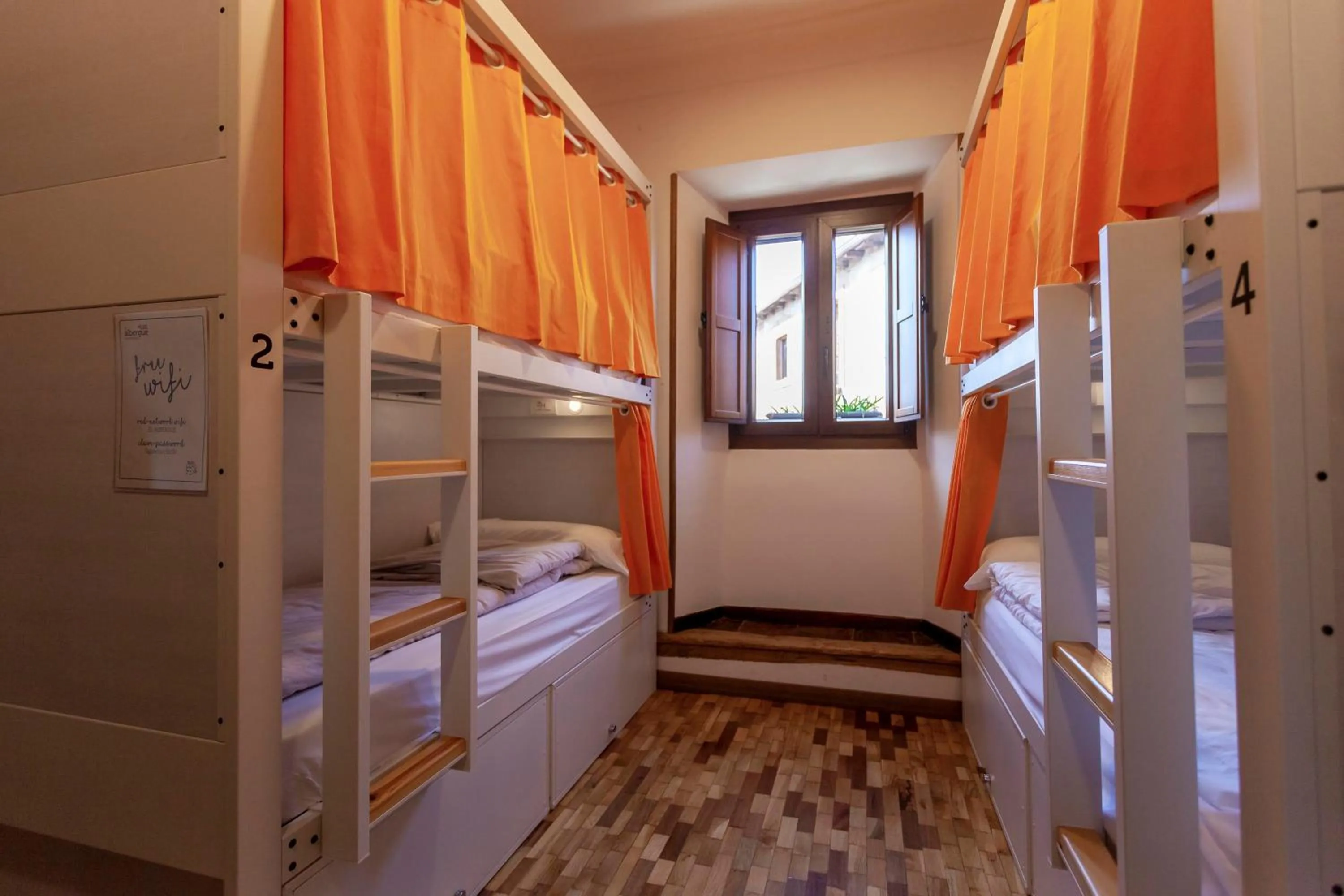 bunk bed, Bed in El Albergue de Sigüenza