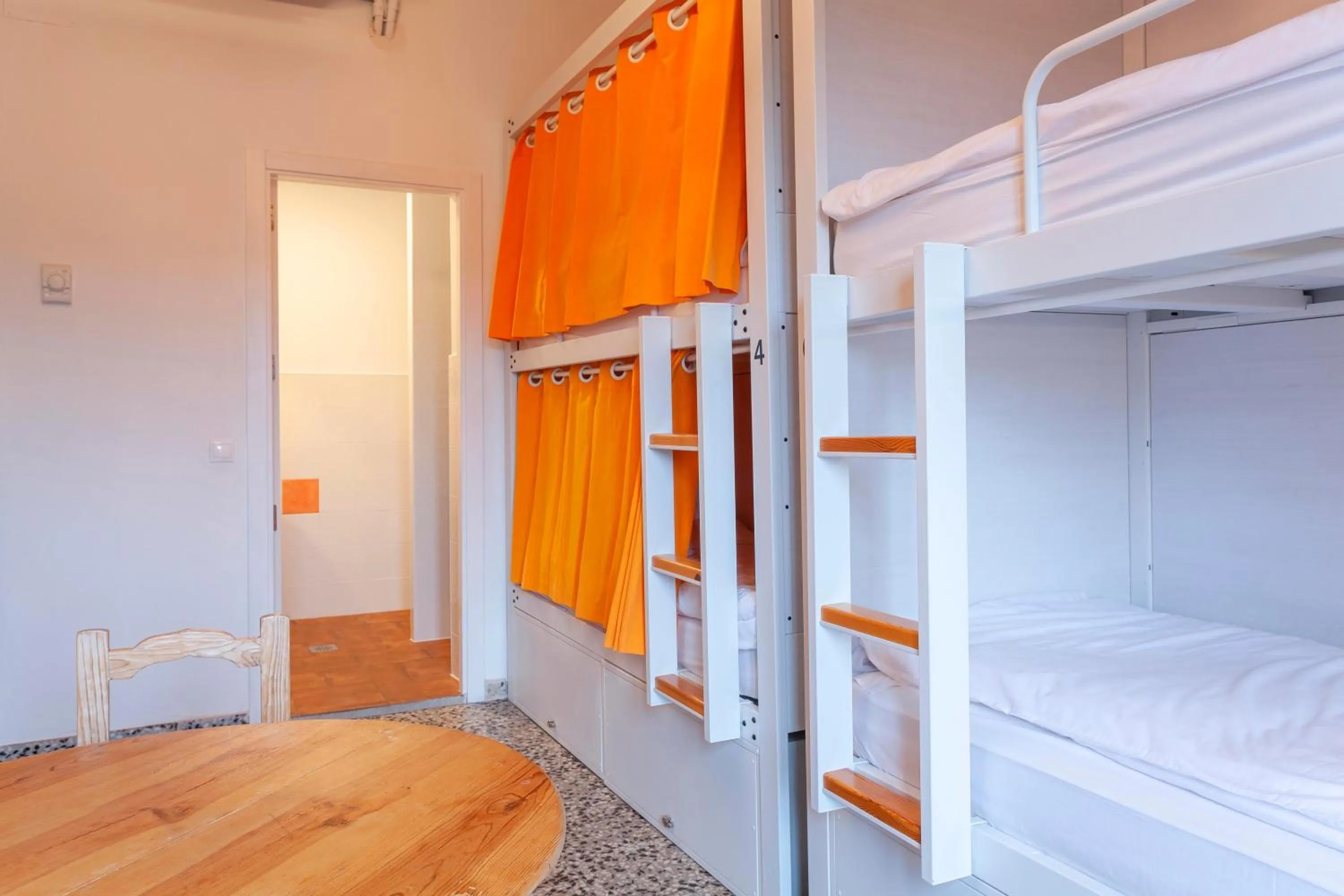 bunk bed, Bed in El Albergue de Sigüenza