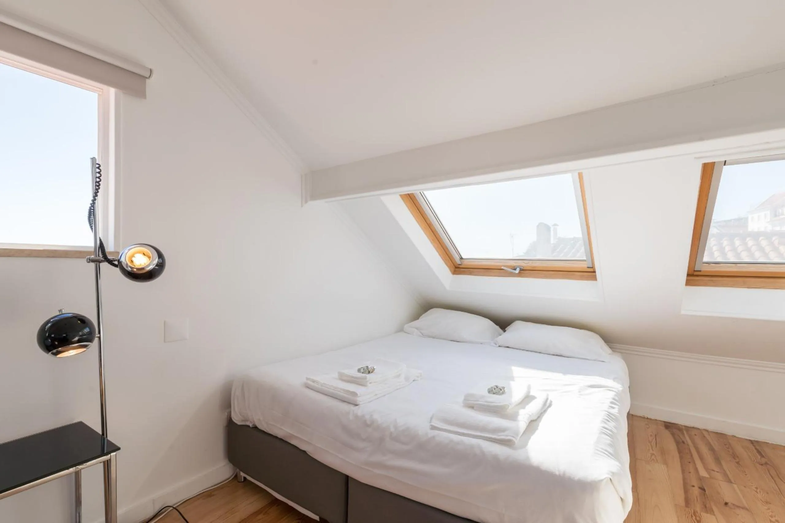 Bright Studio Apartment in Alfama, Lisbon, Historic Heart & Great Views - TTL99