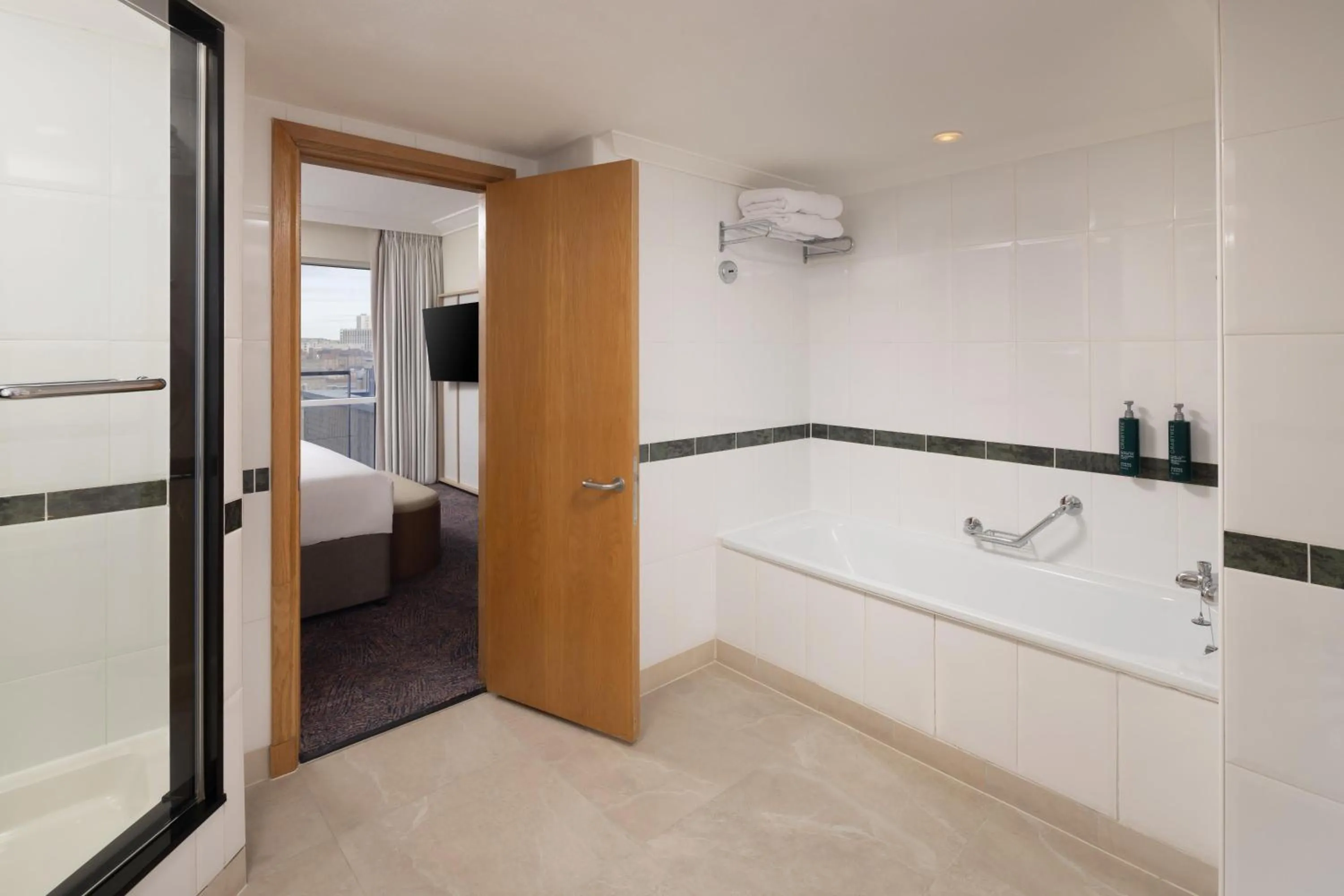 Bathroom, Bed in Hilton Newcastle Gateshead