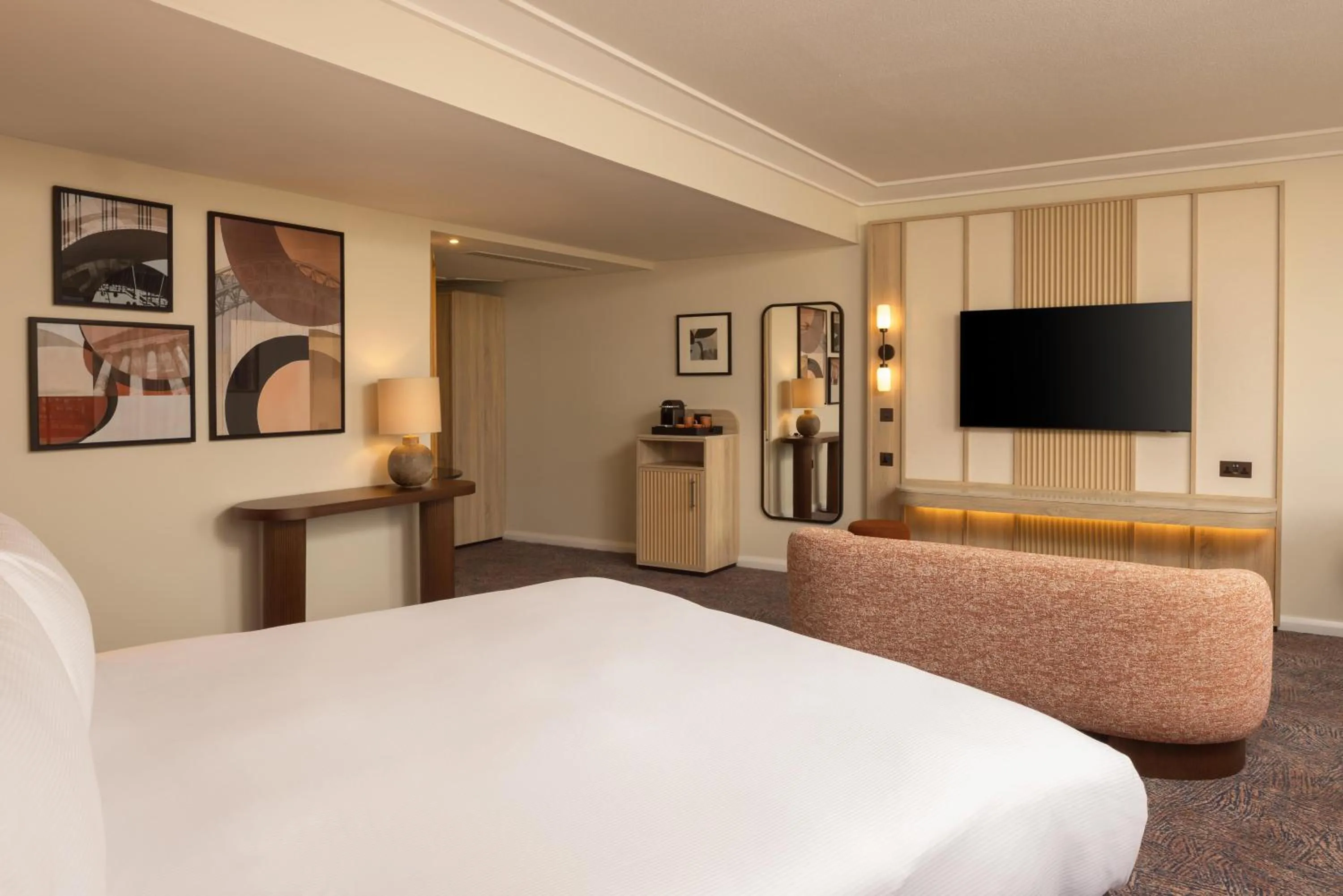 Living room, Bed in Hilton Newcastle Gateshead