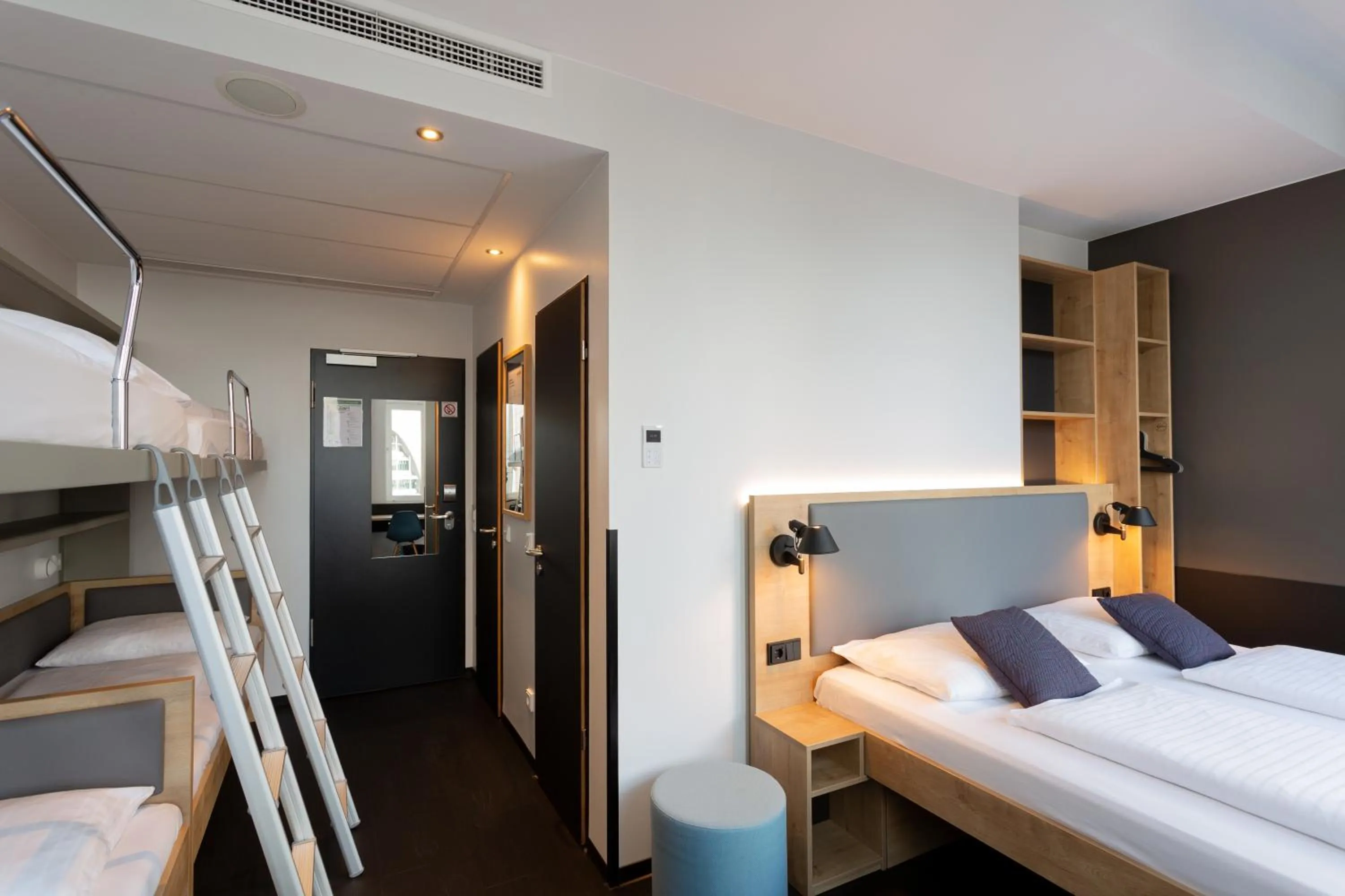 Photo of the whole room, Bed in aletto Hotel Kudamm