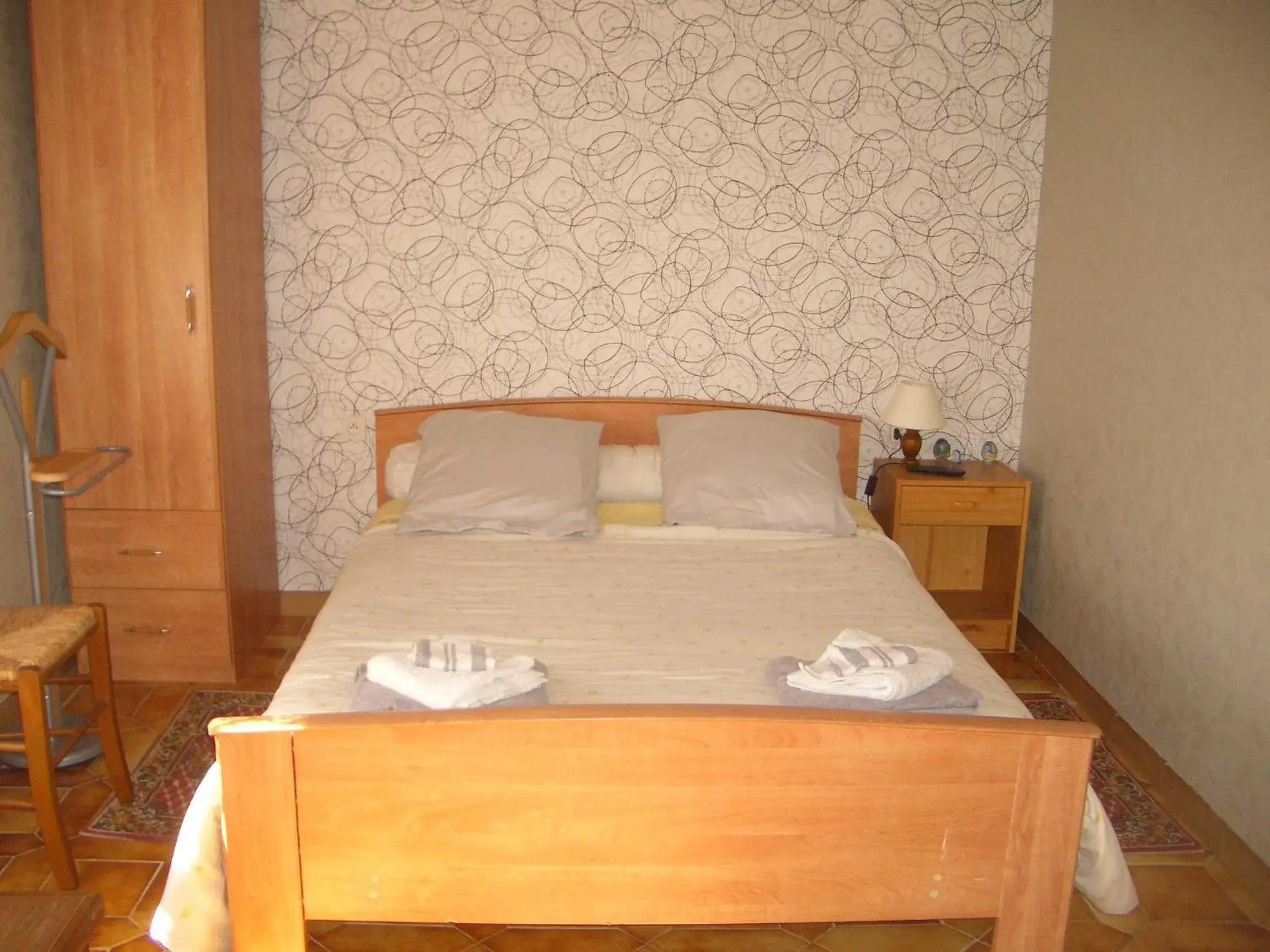 Double Room with Private Bathroom - single occupancy in Charmante chambre d'hôte Double Room with Private Bathroom - single occupancy in Charmante chambre d'hôte