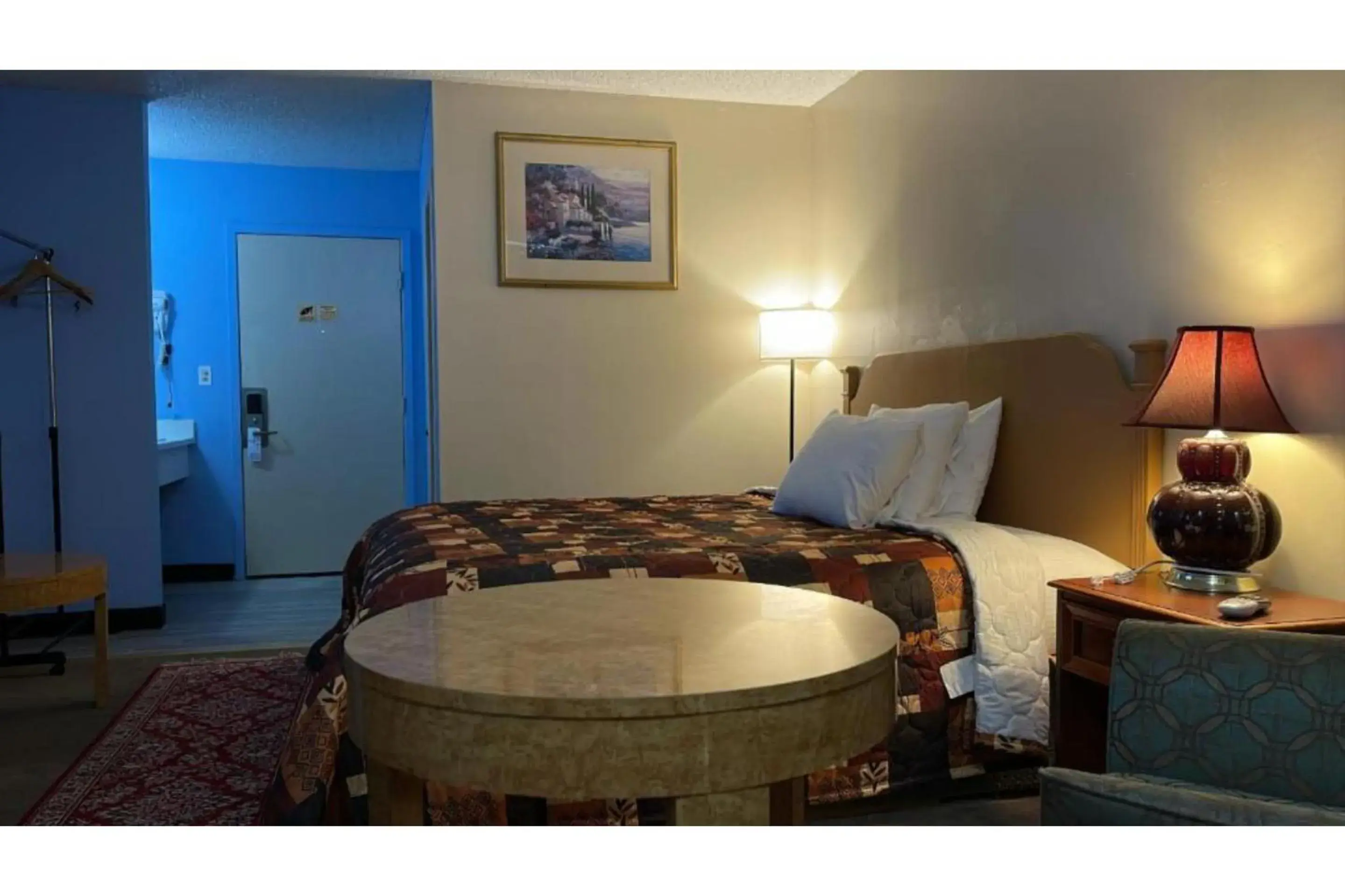 Single Room in Lake Country Inn Single Room in Lake Country Inn