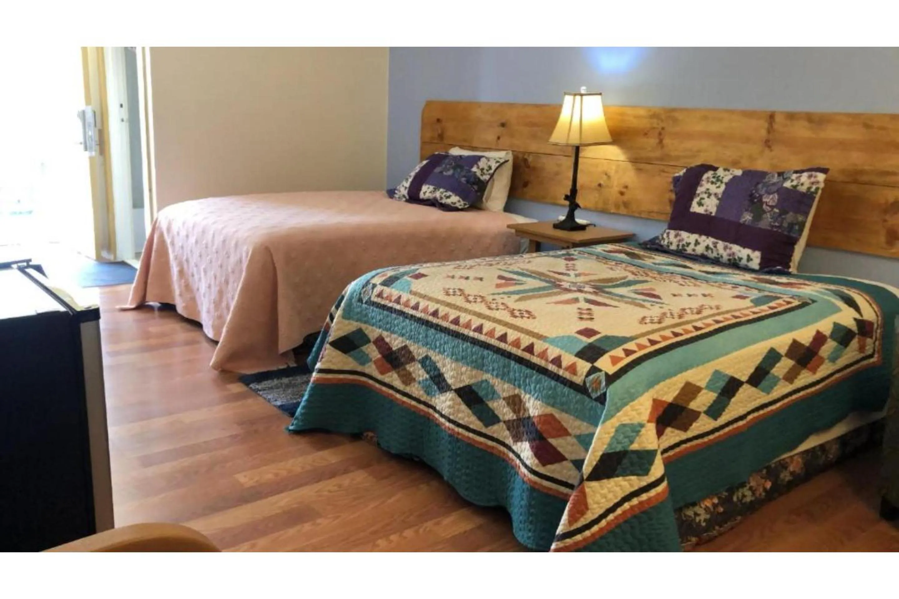 Bedroom, Bed in Lake Country Inn