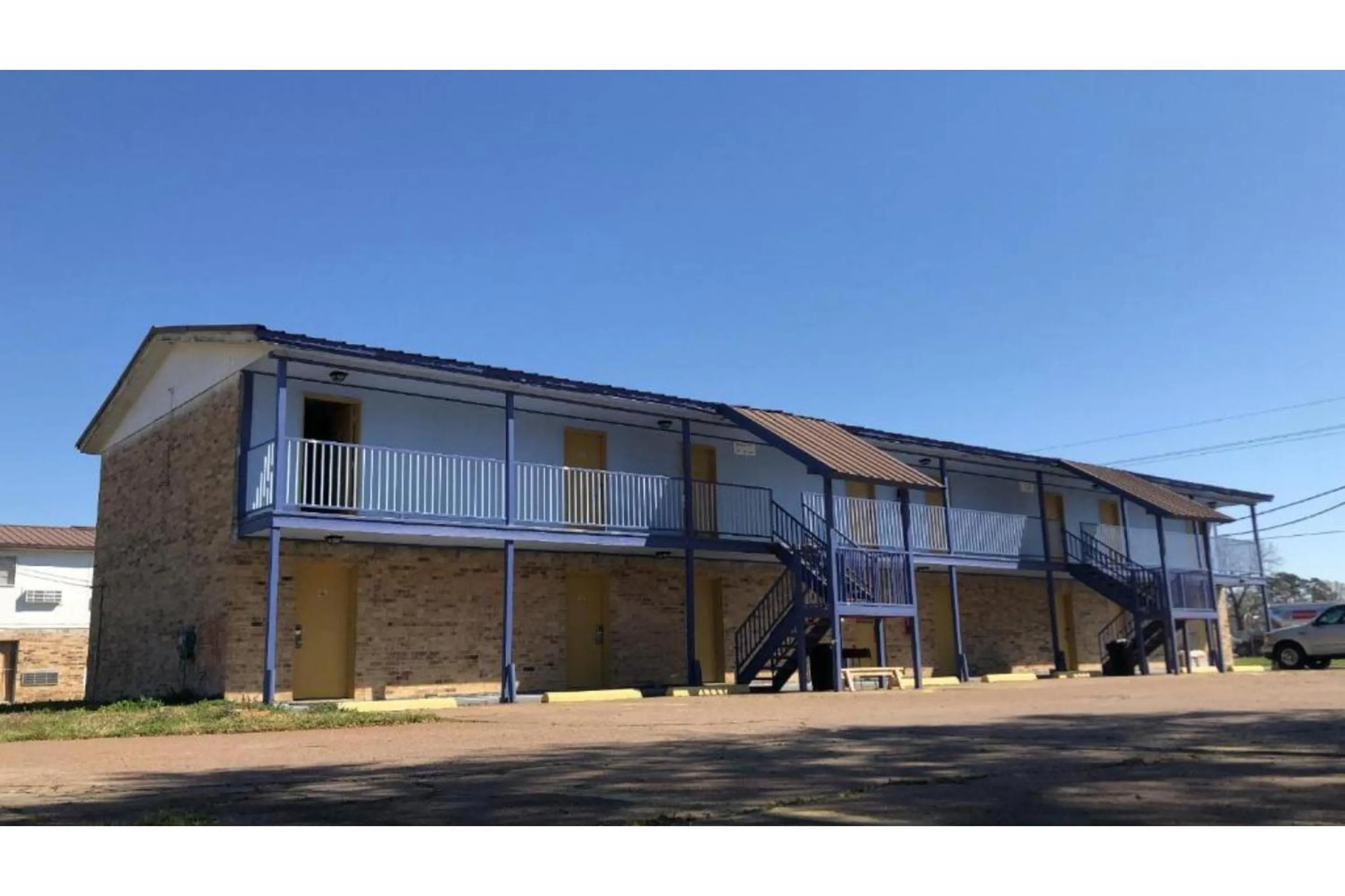 Property building in Lake Country Inn