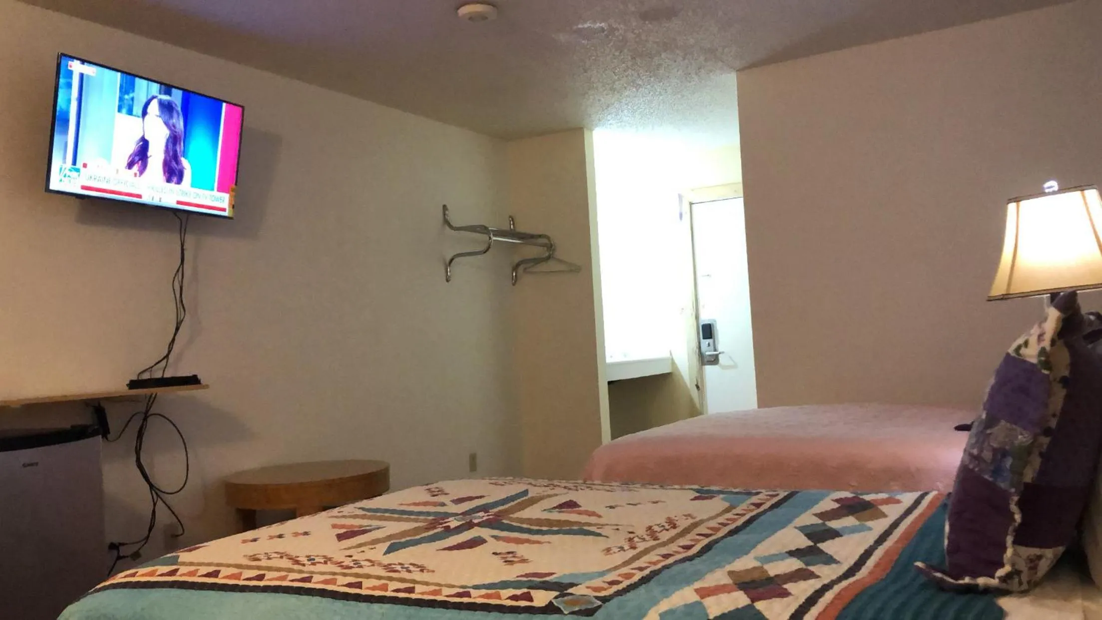 TV and multimedia, Bed in Lake Country Inn