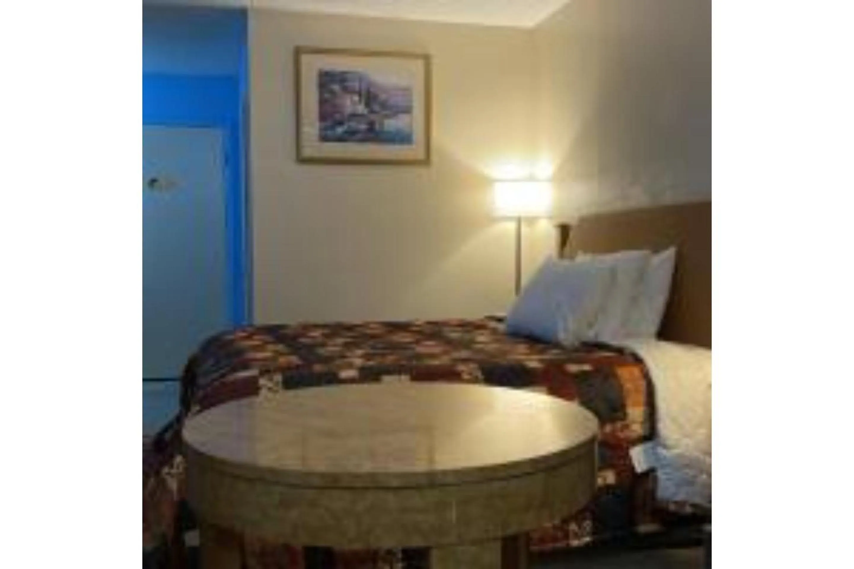 Bedroom, Bed in Lake Country Inn