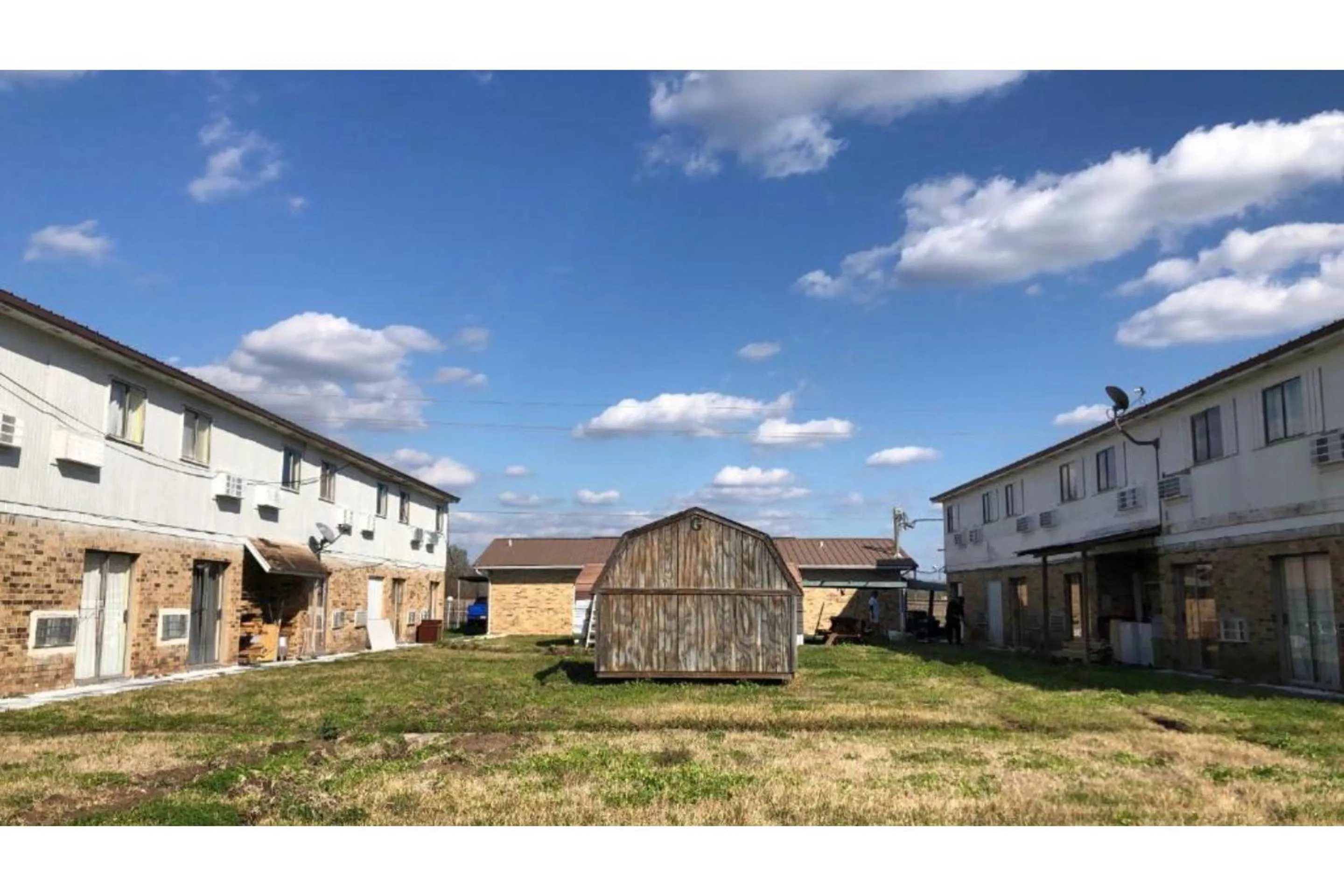 Property building in Lake Country Inn