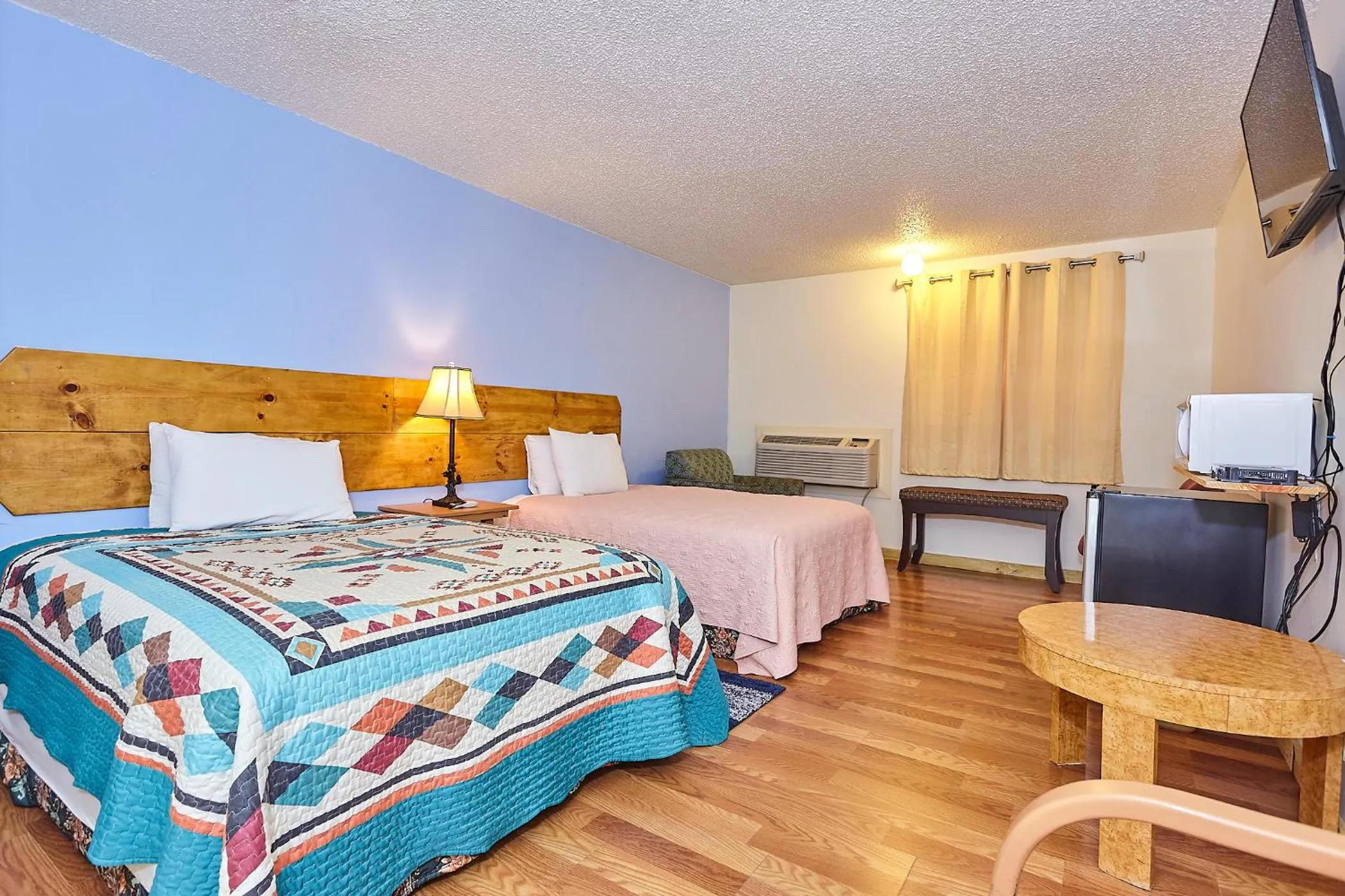 Bedroom, Bed in Lake Country Inn
