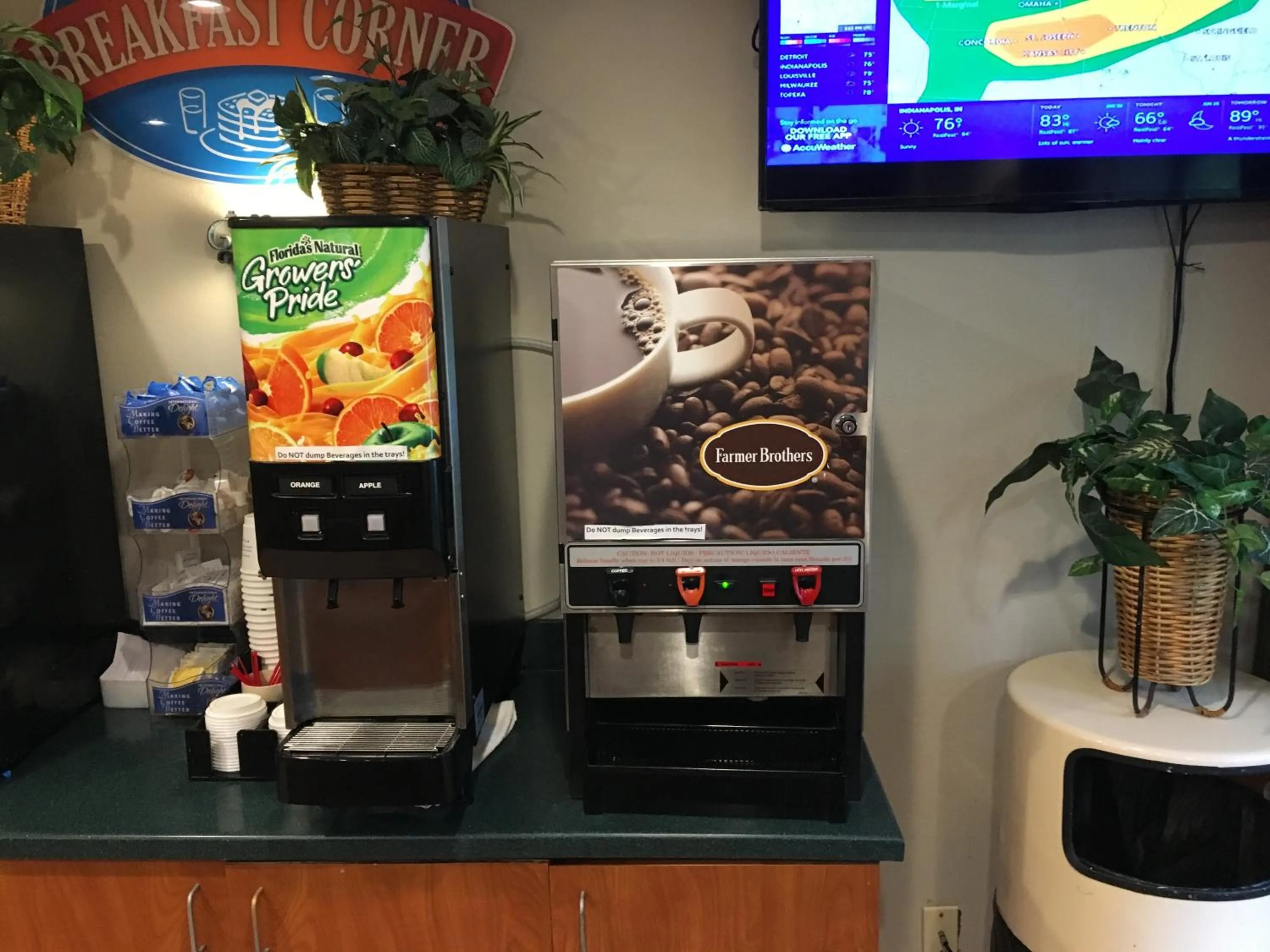 Coffee/tea facilities in Baymont by Wyndham St. Joseph/Stevensville