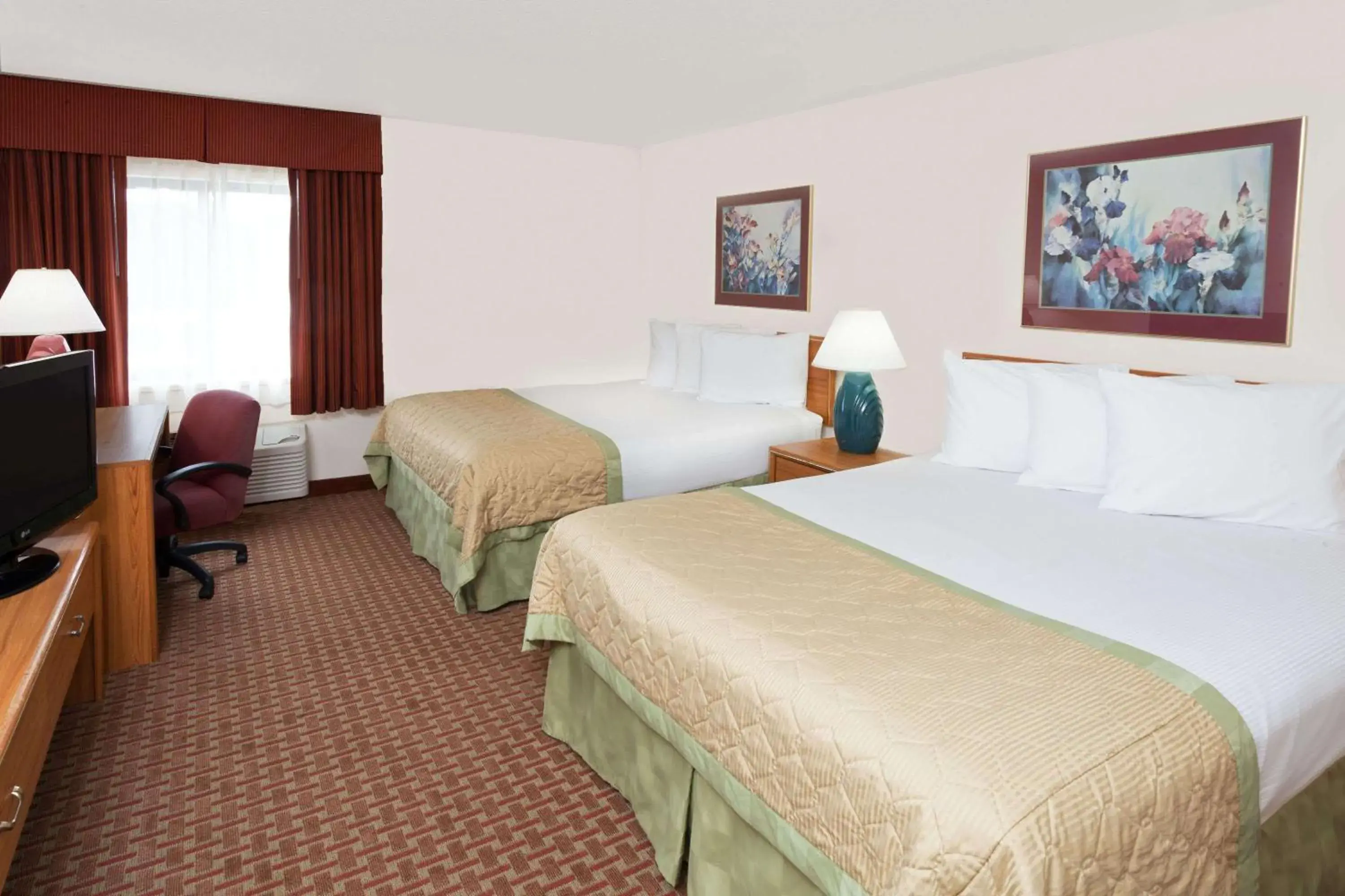 Photo of the whole room, Bed in Baymont by Wyndham St. Joseph/Stevensville Photo of the whole room, Bed in Baymont by Wyndham St. Joseph/Stevensville